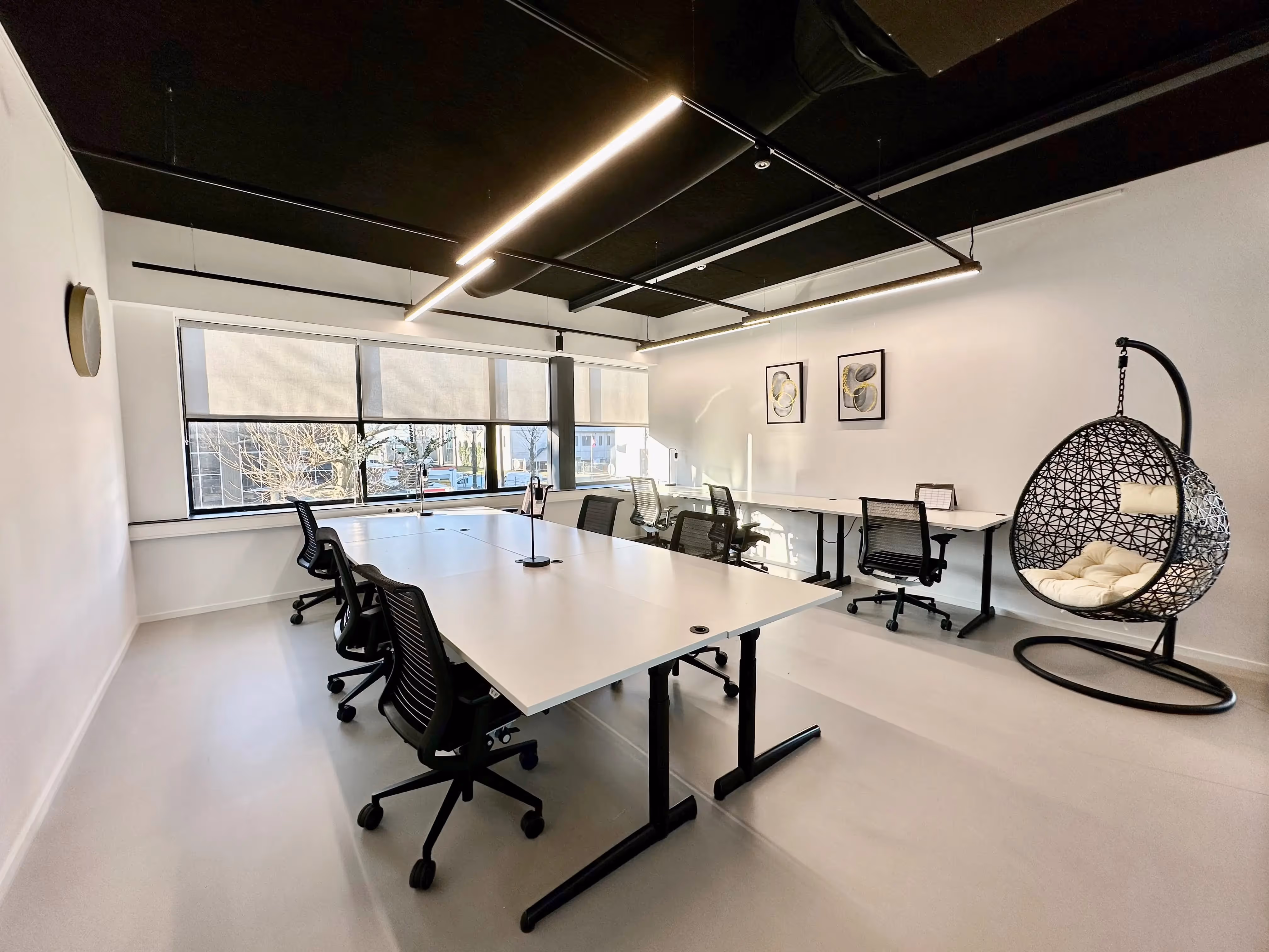 Office 8 - 2-min.webp