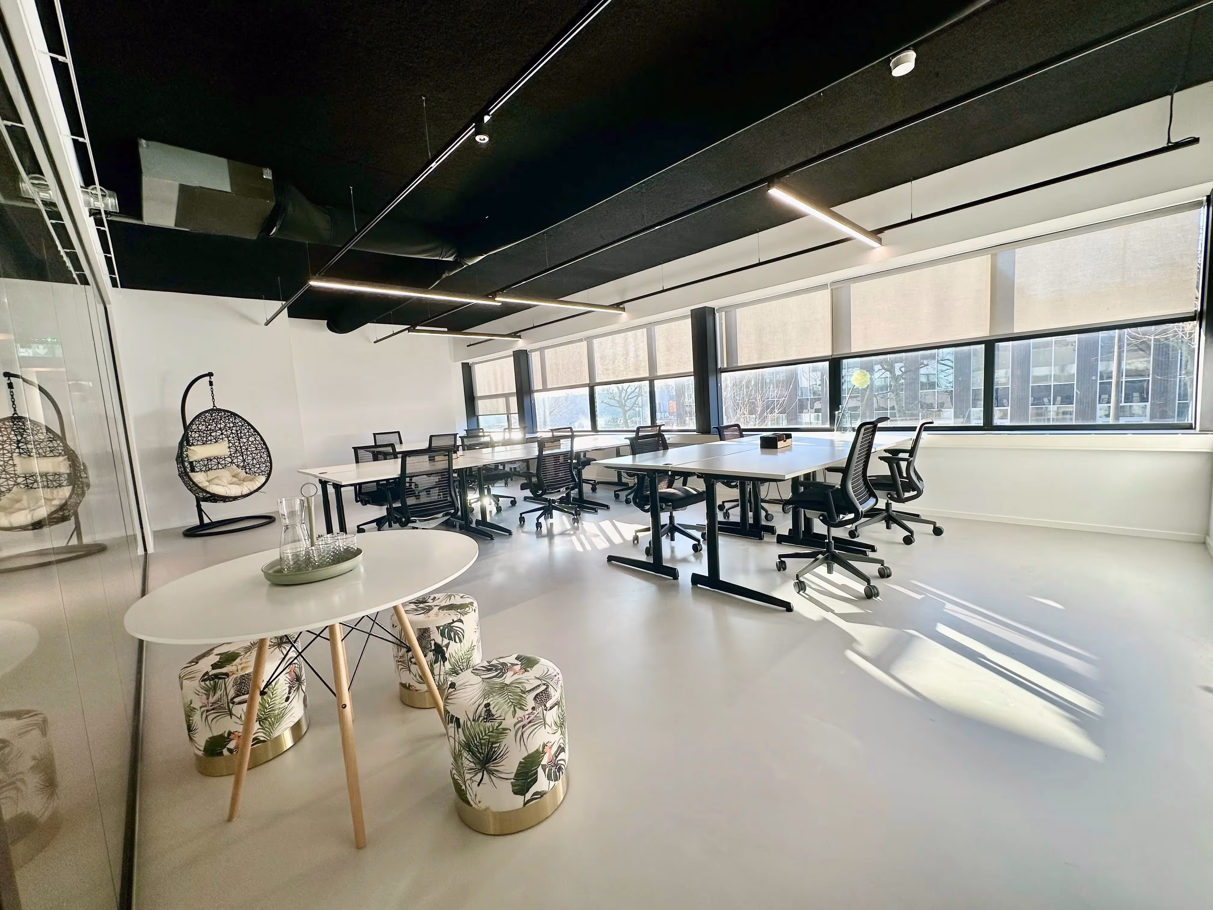 Office 15 - 2-min.webp