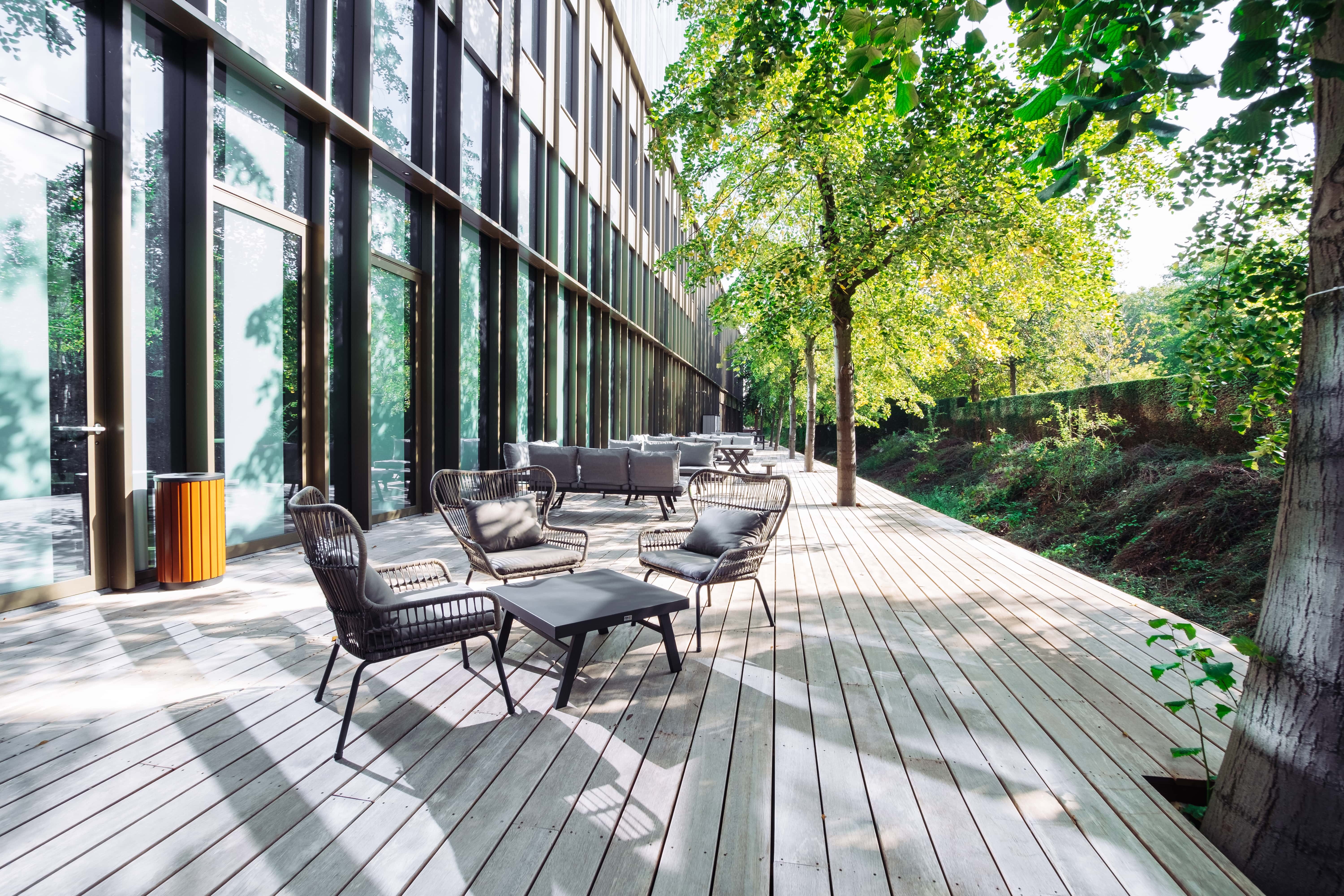 EWS_Courtyard Terrace OLA 04-min.jpg