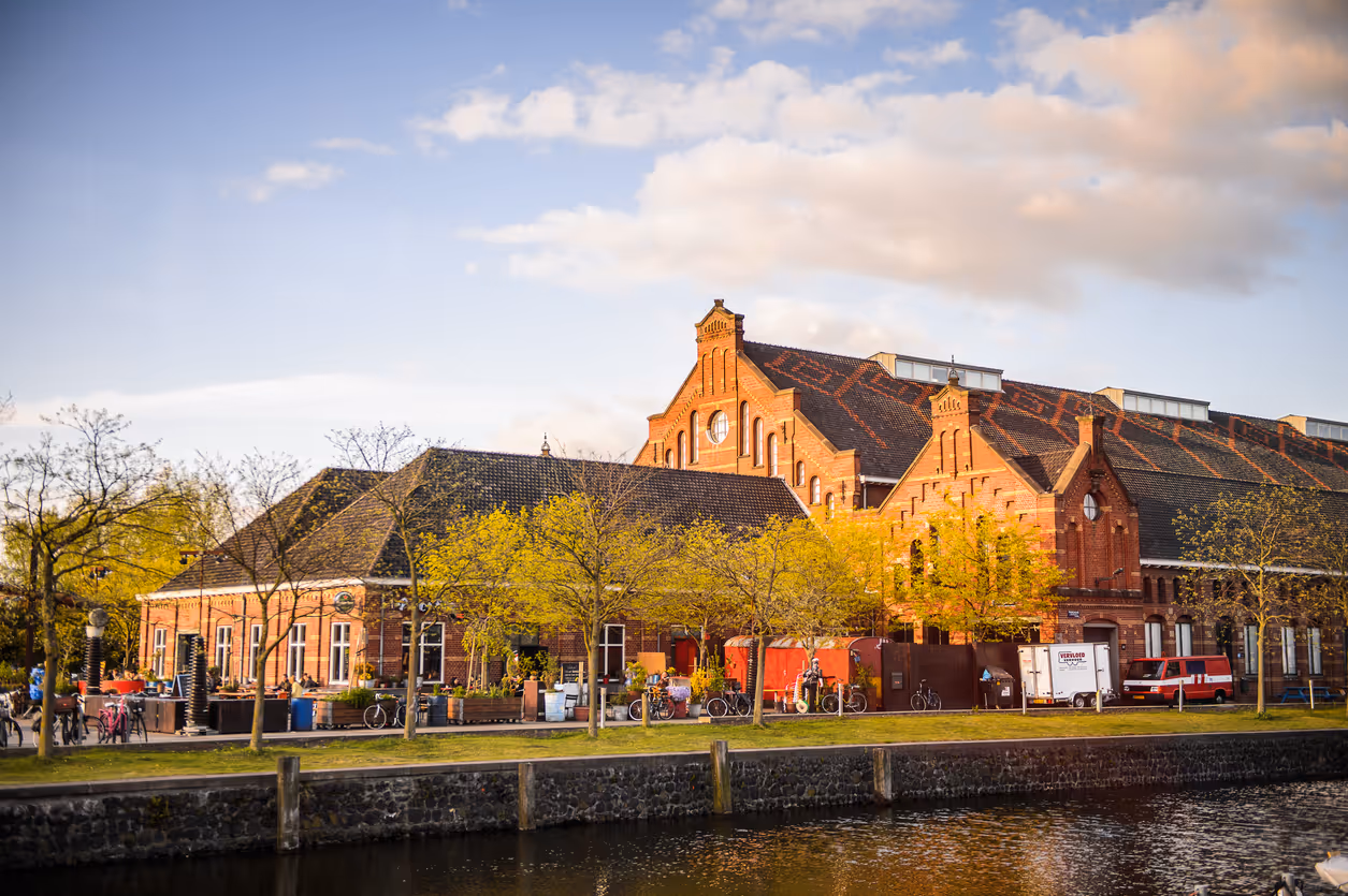 From the Houthavens to the Schinkelkwartier: rent an office in Amsterdam West