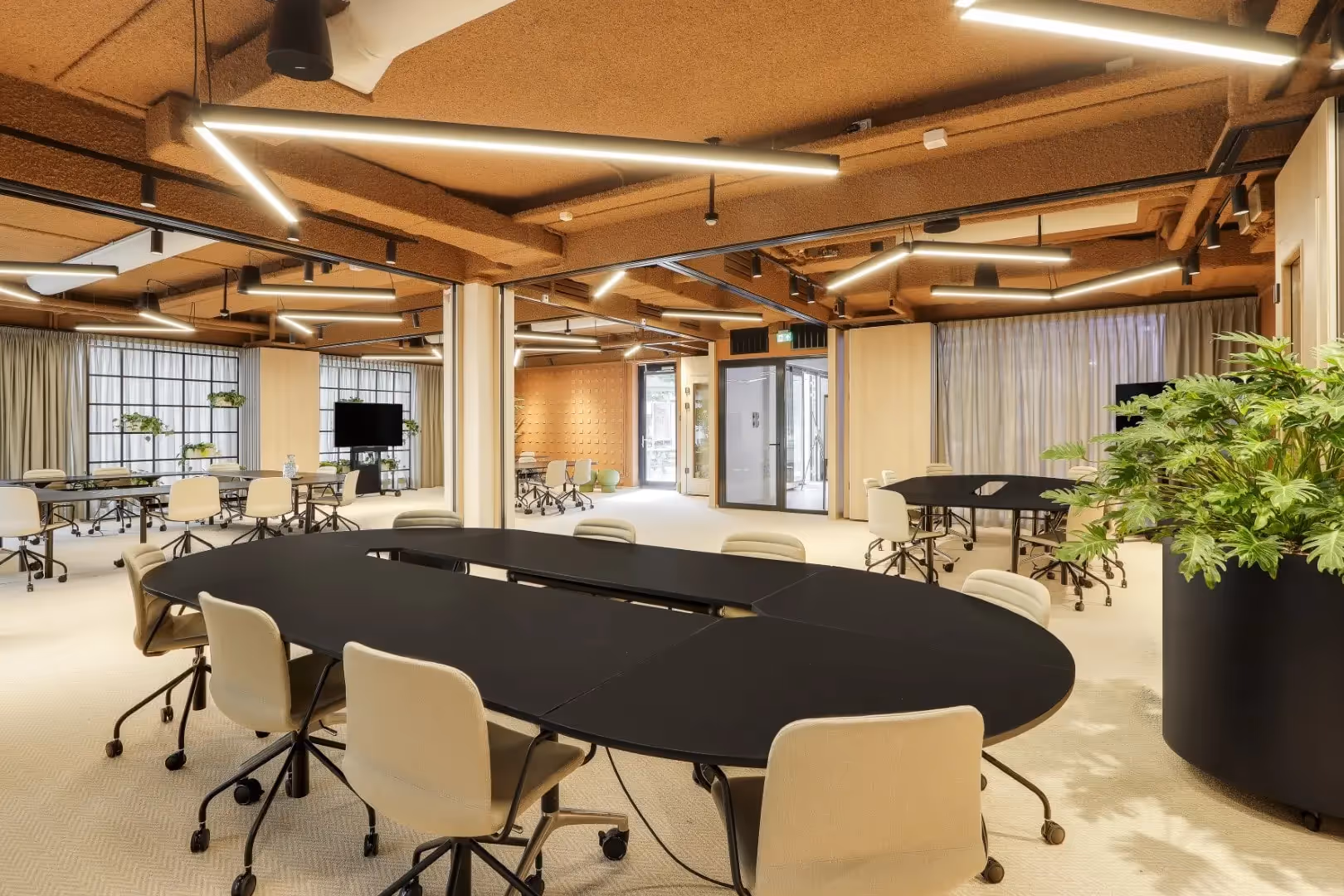 14 Sloterdijk-Showroom 1-min.webp