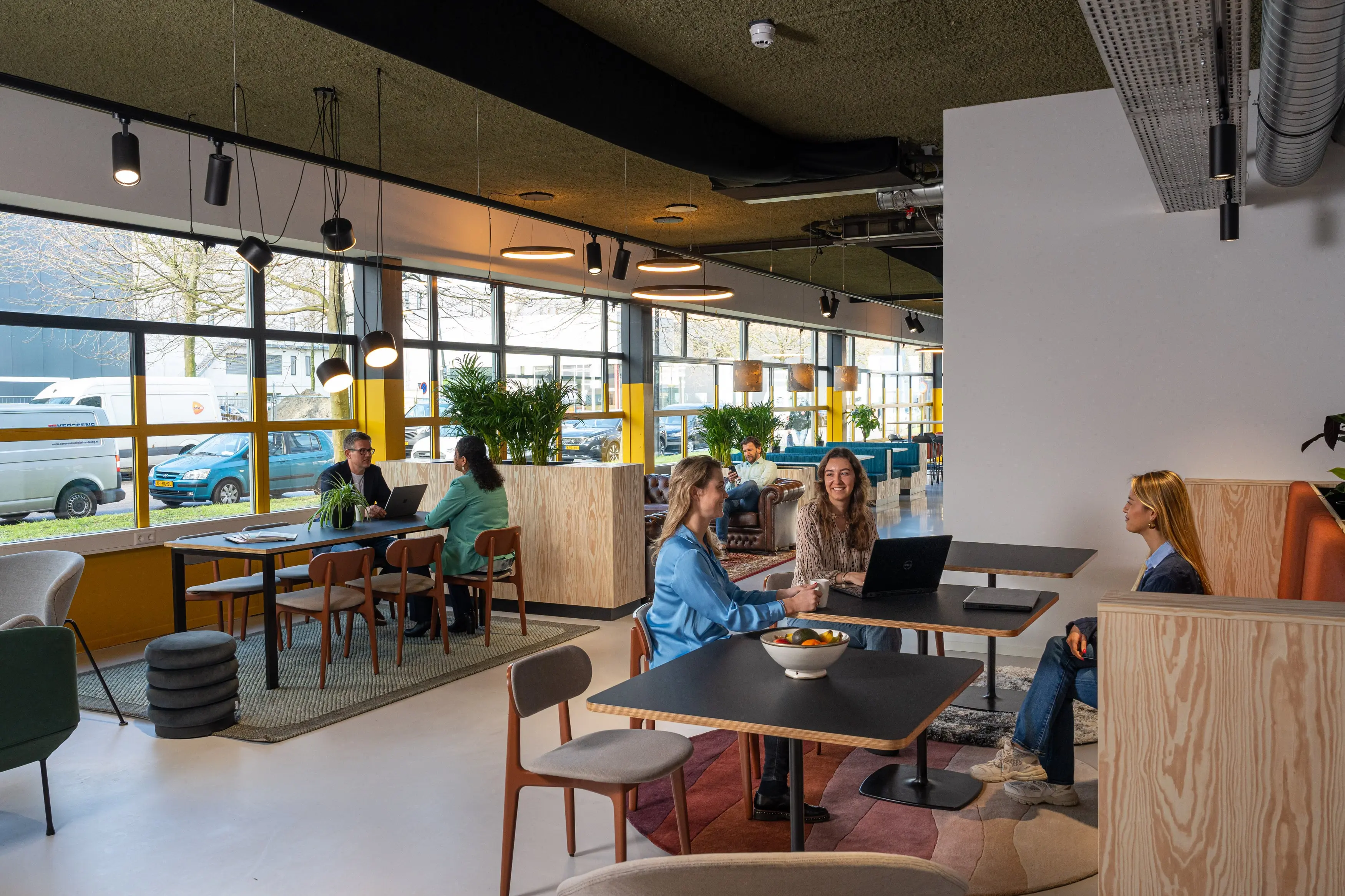 Kantoorruimte huren Amsterdam - lounge 1-min.webp