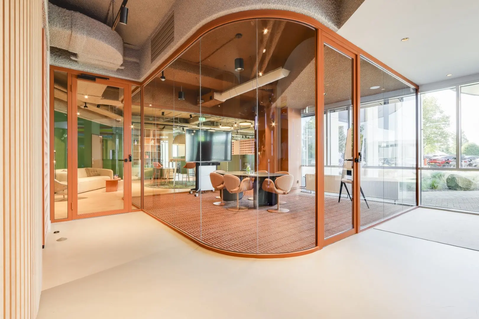 16 Sloterdijk-Collaboration buiten-min.webp