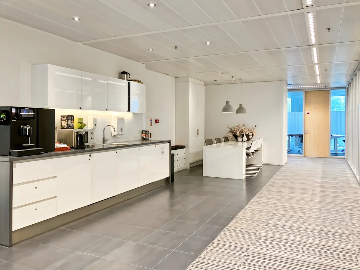 Regus, Zuidplein 36, H Toren - 8.webp