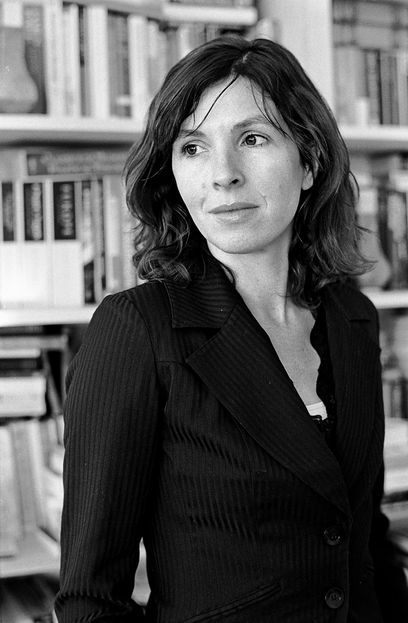 Unveiling the Intersection of Motherhood and Art in Rachel Cusk's "Parade"