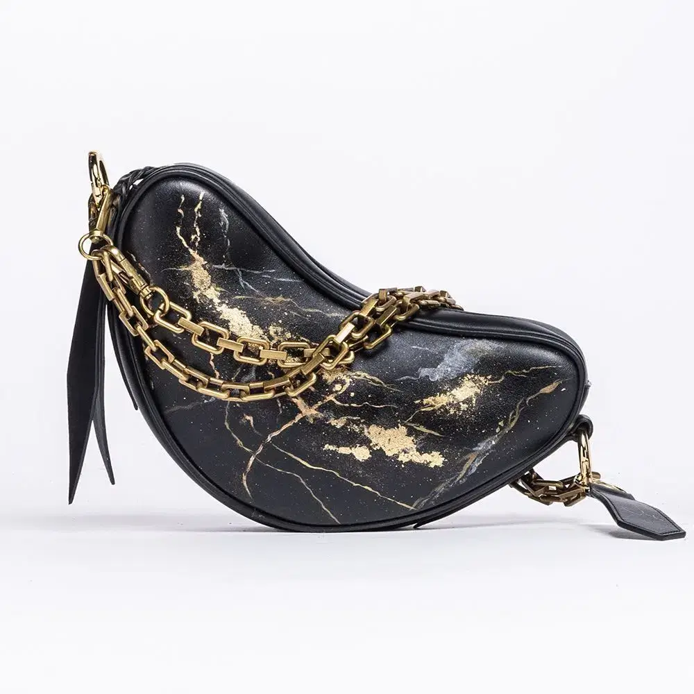 Sac noir style Kintsugi, marbrures or en forme de racines, chaînes entrelacées, design organique luxe