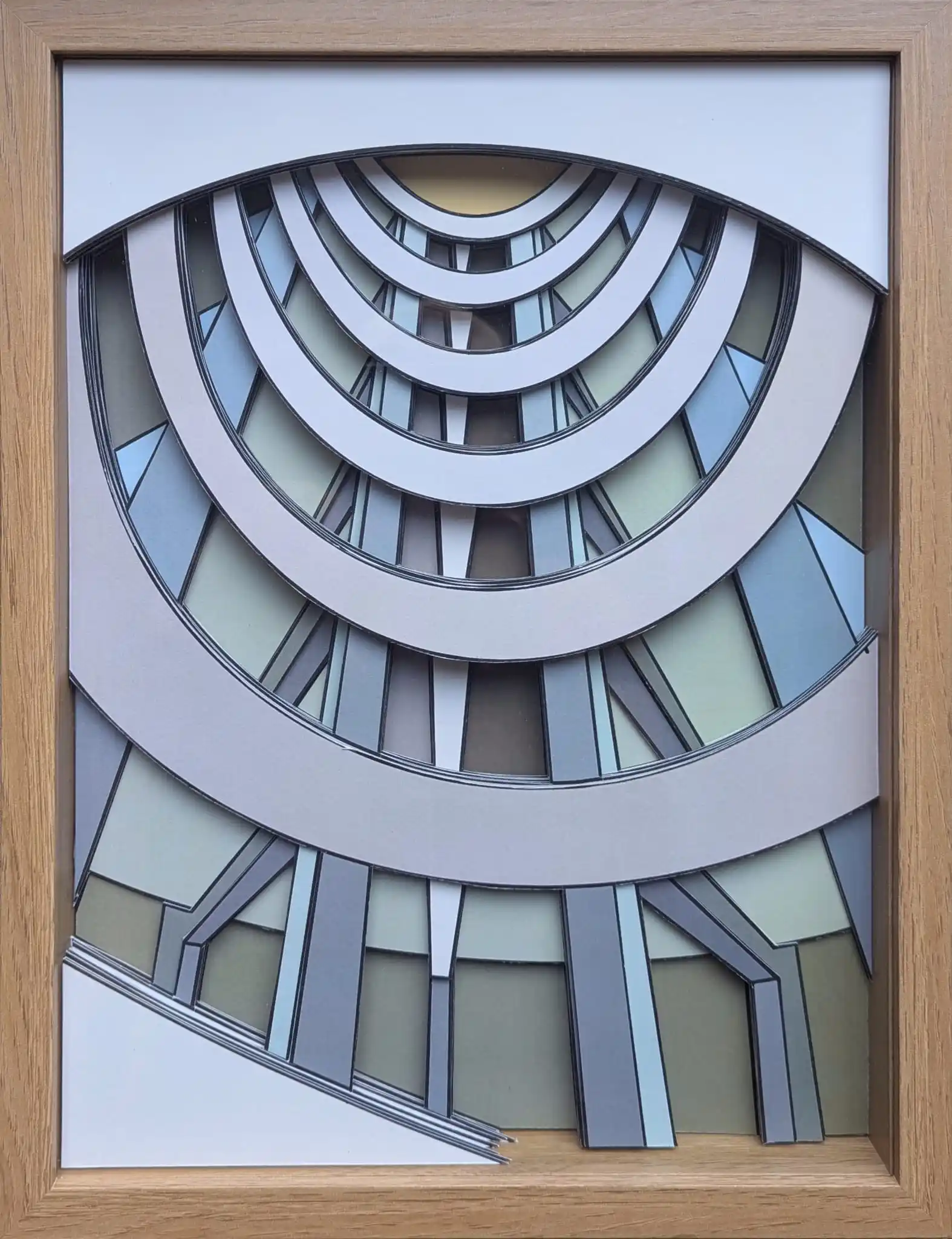 Relief géométrique bleu, vert et gris , marquant une architecture.