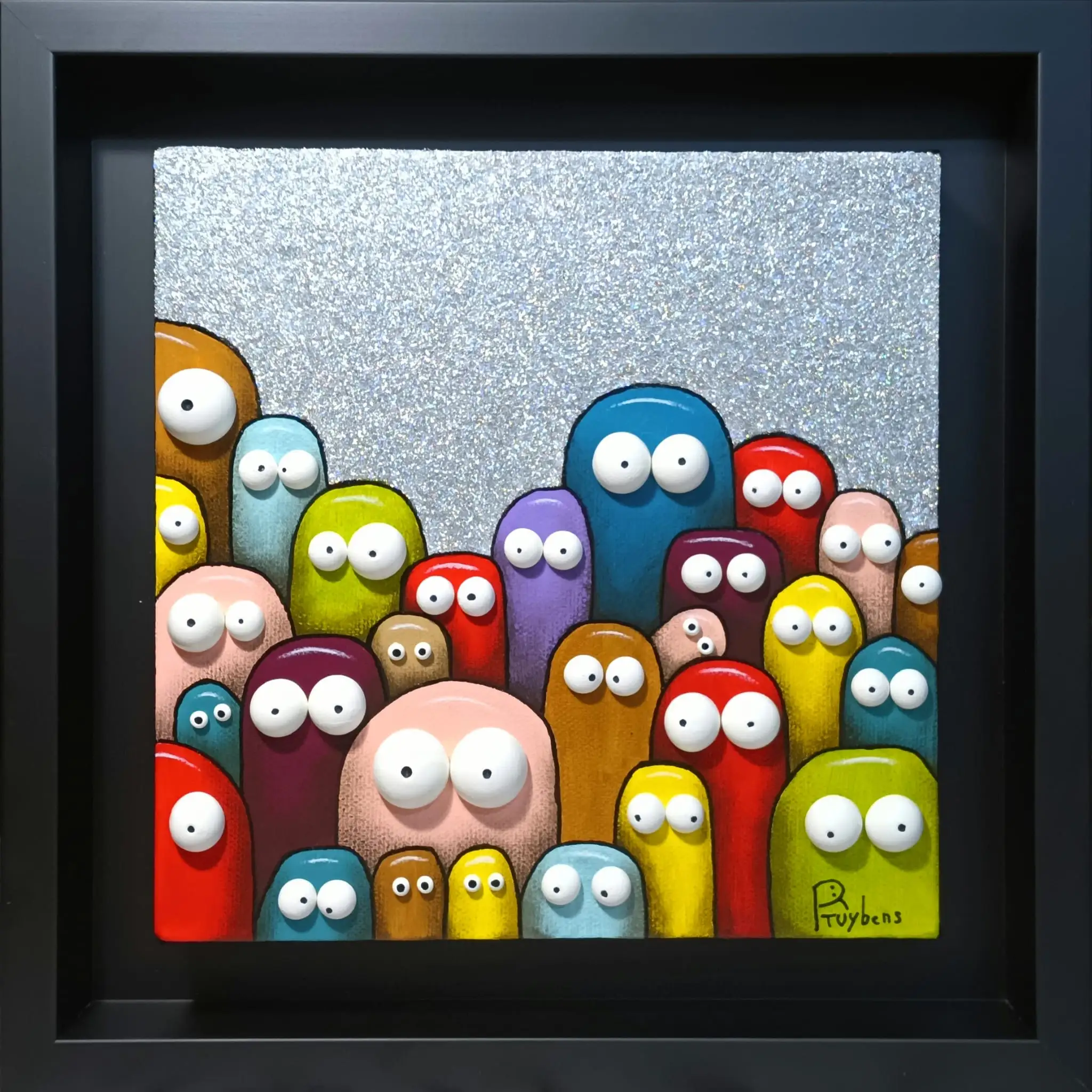 Foule compacte de personnages colorés aux yeux ronds en relief sur fond argenté
