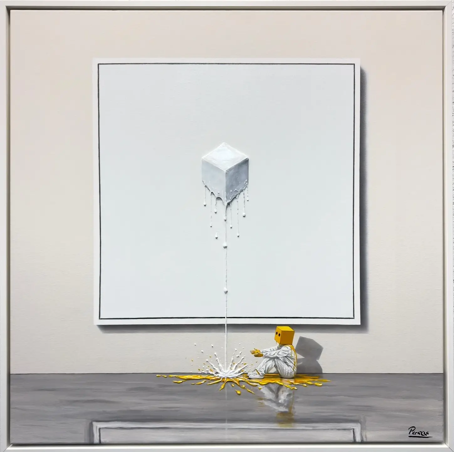 Drippy jaune, assis près d’un cube blanc fondant, anime une composition minimaliste blanche et grise.