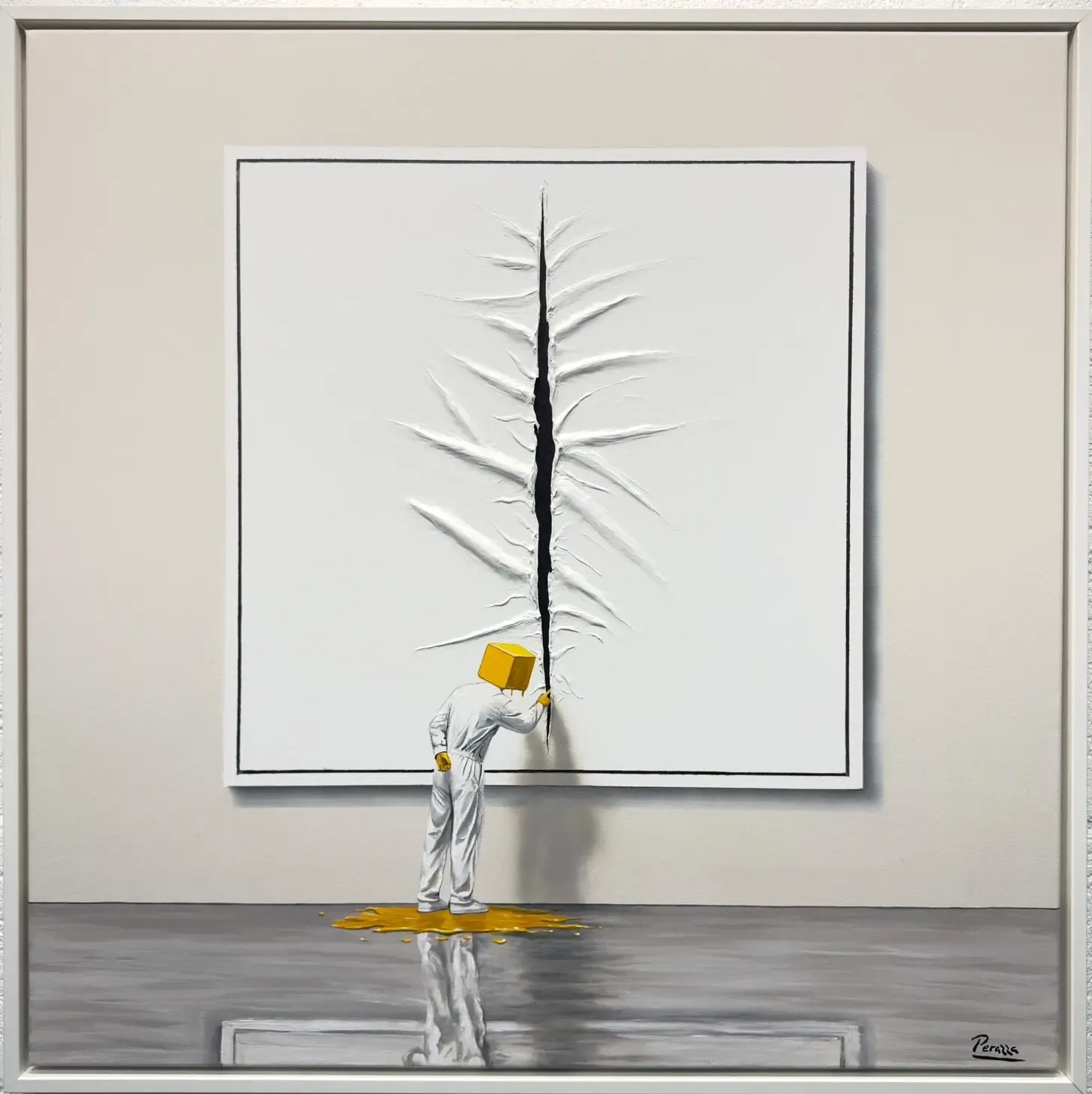 Drippy jaune et blanc révèle une fissure noir en relief sur toile blanche, devant un sol miroir gris