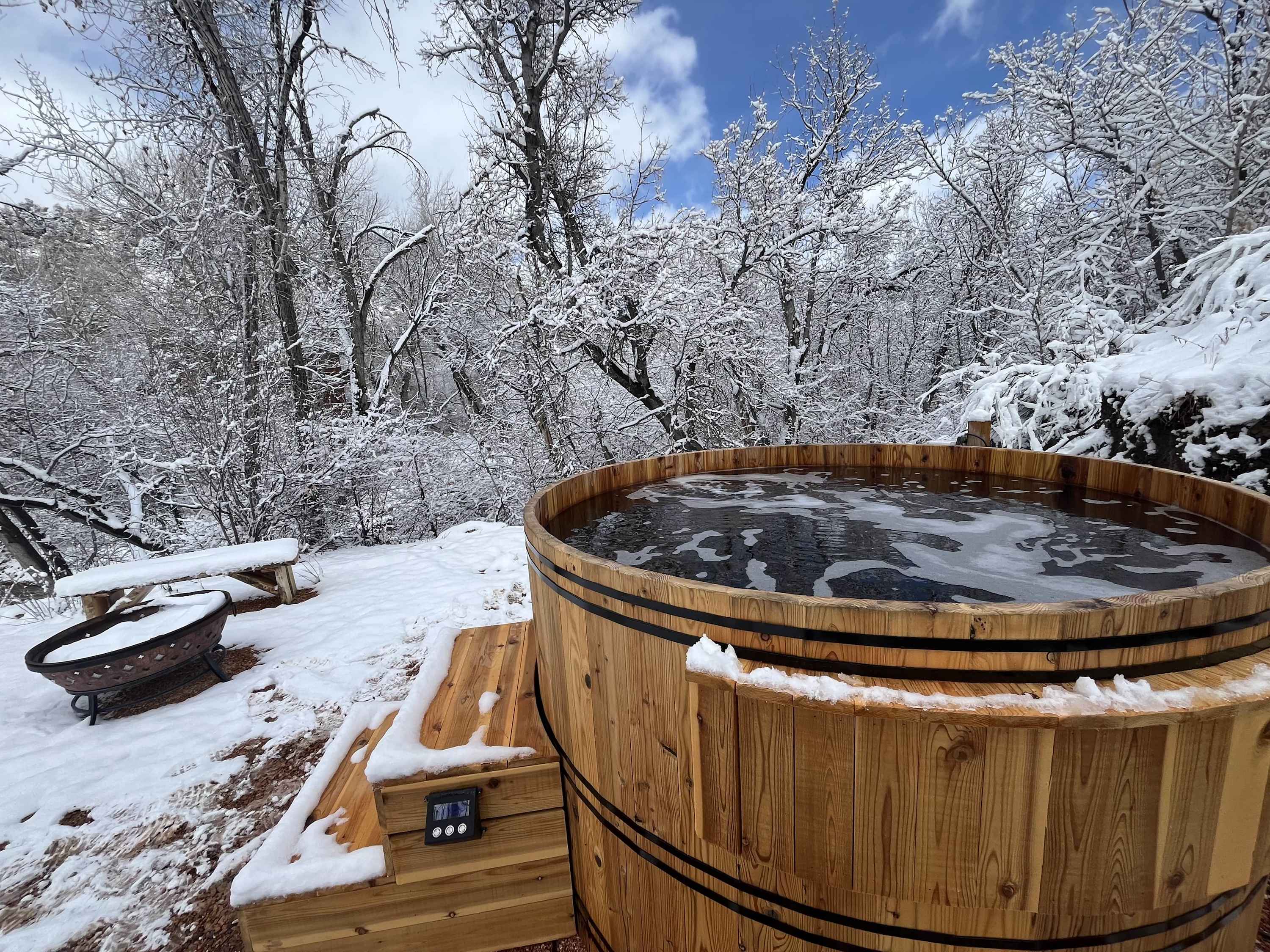 Unique Dome near national parks. Hot Tub, Sauna
