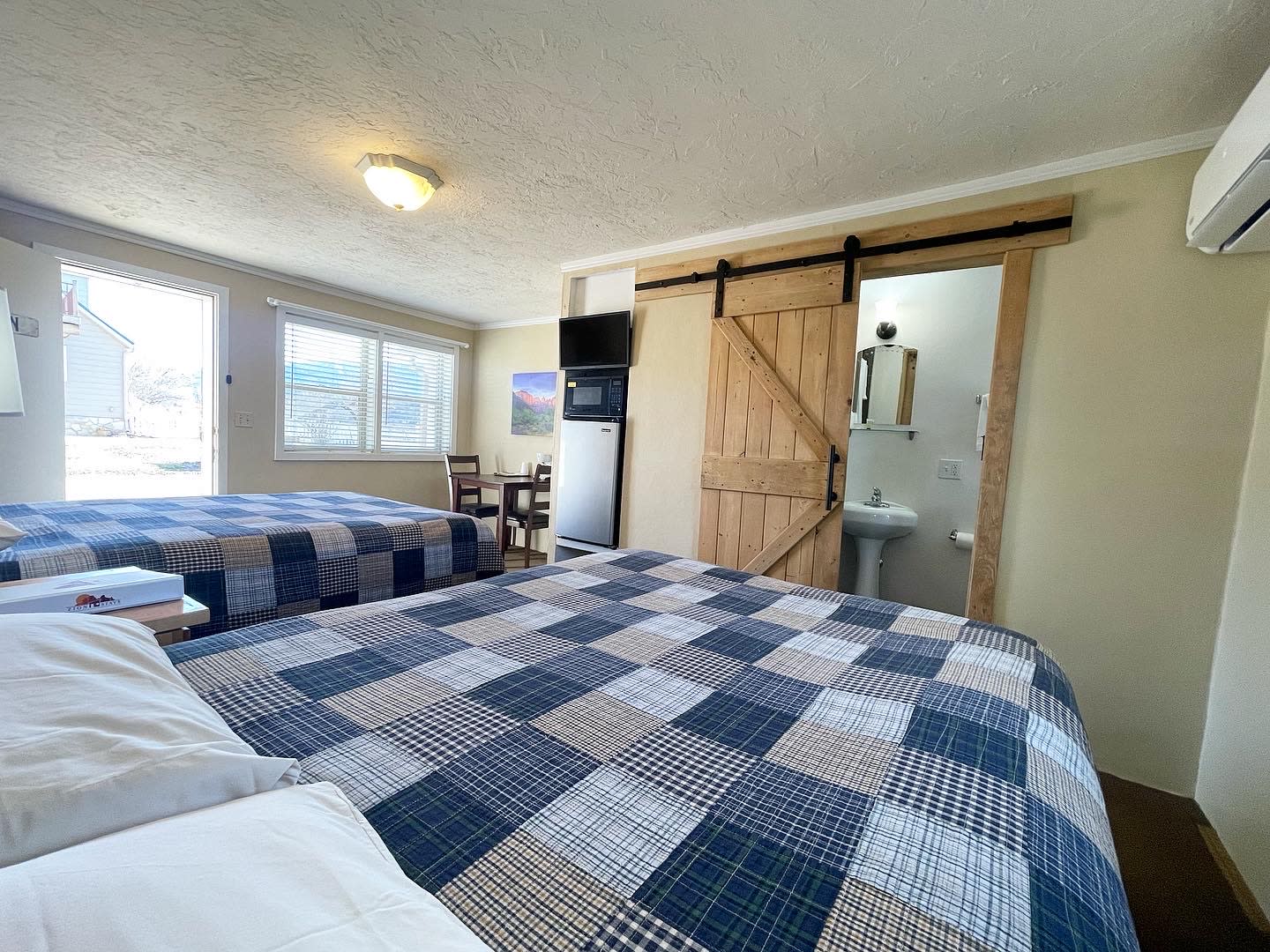 Mt. C-Zion Room #2 Vacation Rental in Mount Carmel