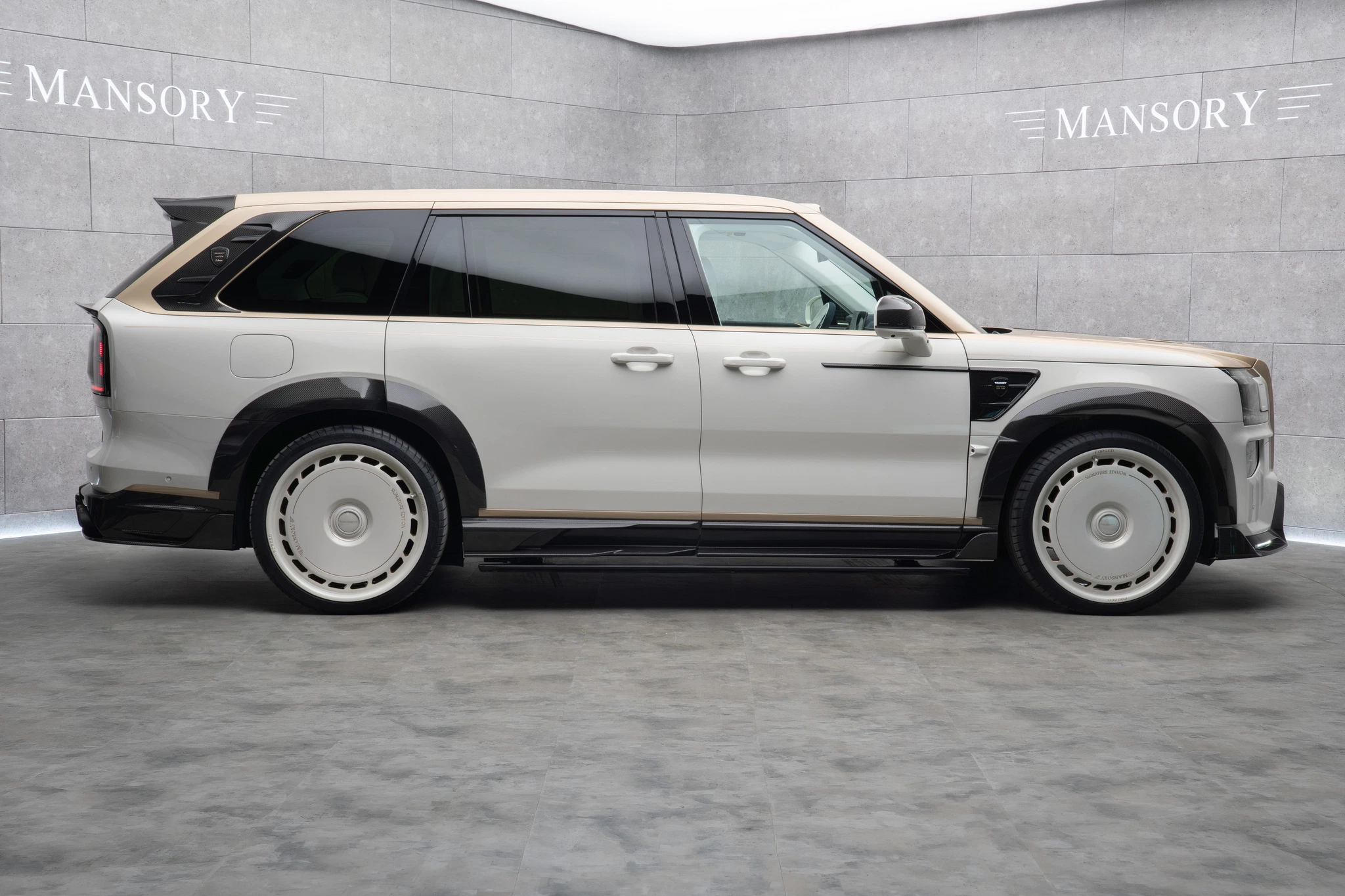 Mansory Zeekr 9X — side profile with fender flares and side skirts