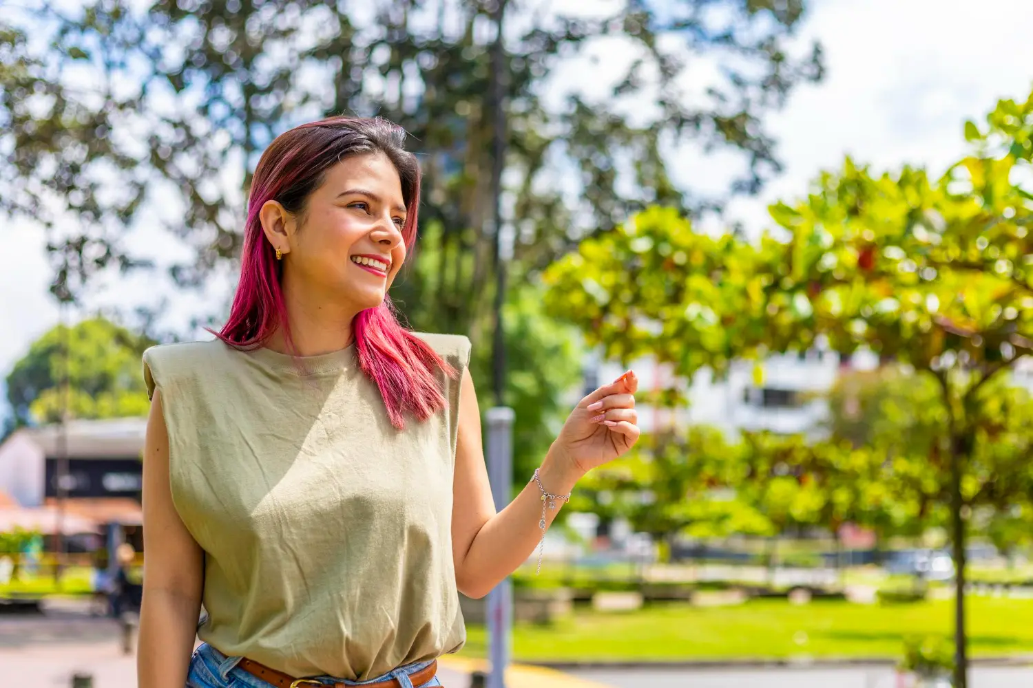 Smiling young woman outdoors, symbolizing confidence and hope in outpatient drug recovery.