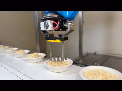 Chef's pat-down capability enhances meal presentation and sealing