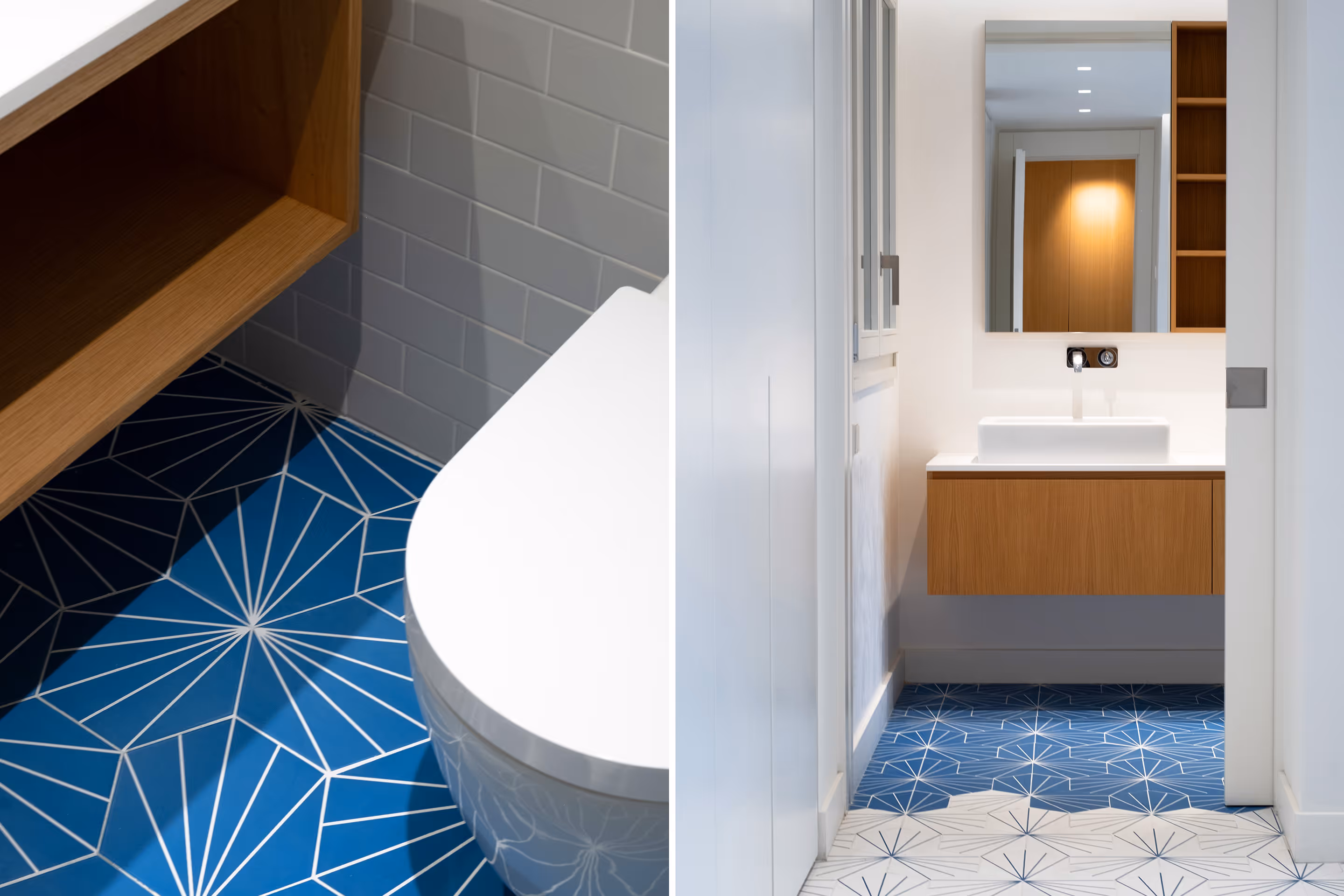 Baño moderno con azulejos blancos y suelo cerámico azul con diseño geométrico. Fotografía de interiores realizada por KC Studio en Barcelona.