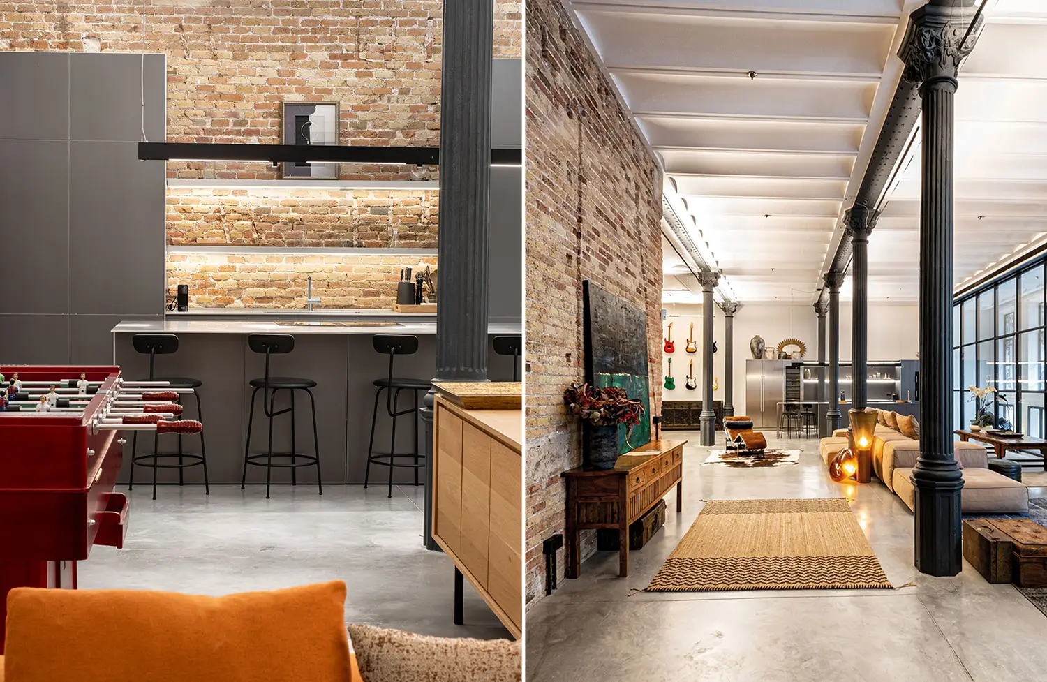 Interiores estilo loft divididos. A la izquierda, una cocina moderna con paredes de ladrillo visto, gabinetes oscuros y una mesa de futbolín roja que aporta un toque industrial. A la derecha, una sala de estar acogedora con columnas expuestas, muebles rústicos y guitarras colgadas en la pared.