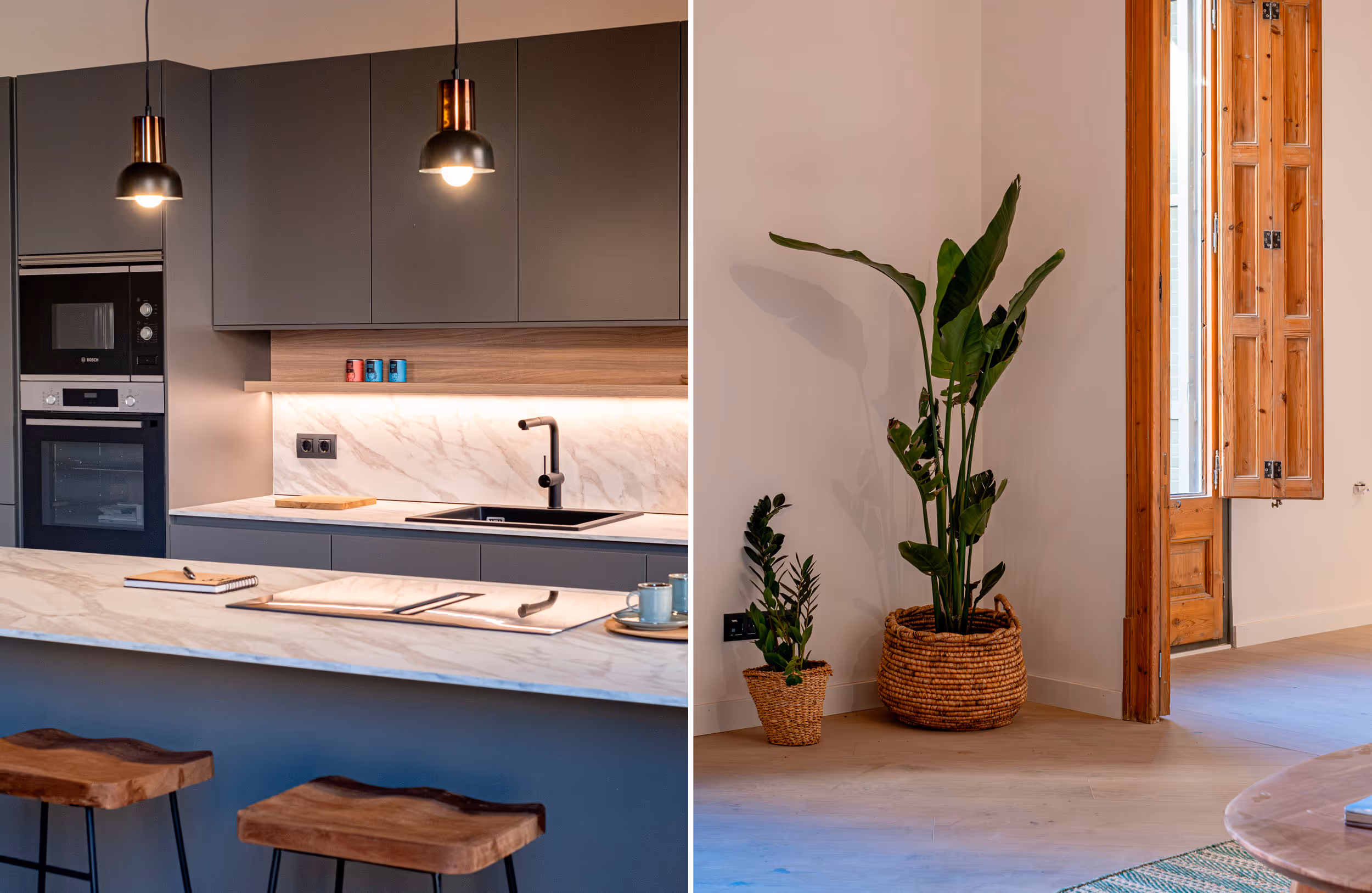 Imagen dividida: a la izquierda, una cocina elegante con lámparas colgantes, encimera de mármol y gabinetes oscuros; a la derecha, plantas en macetas junto a una alta ventana de madera.