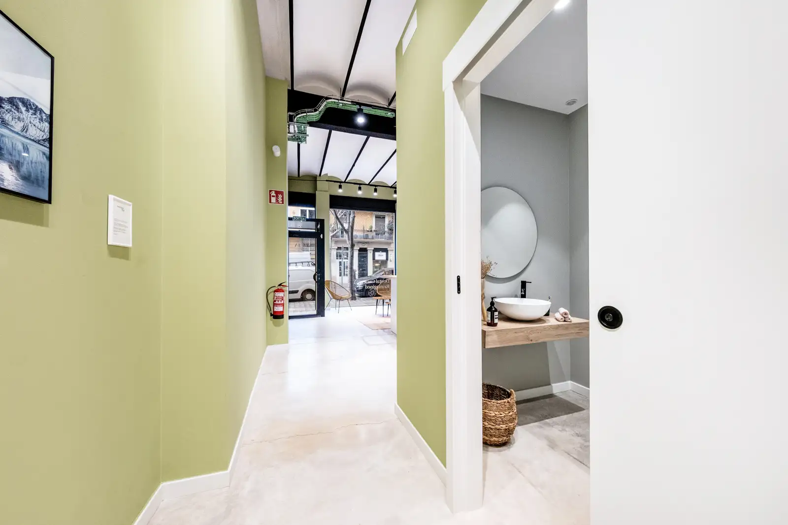 Sala clínica equipada con sillón dental – fotografía de interiores sanitarios