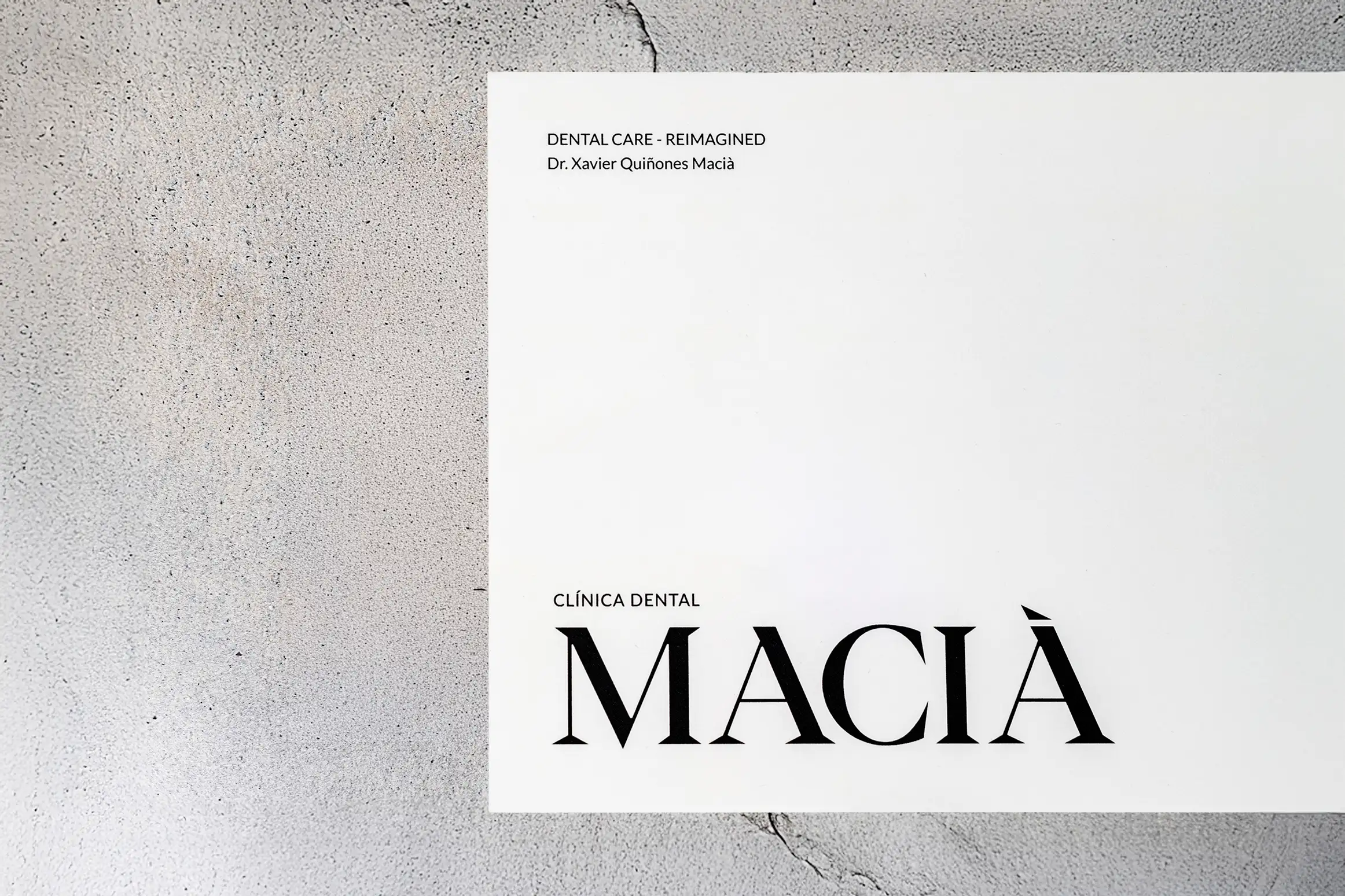 Imagen corporativa con logotipo Macià sobre fondo neutro