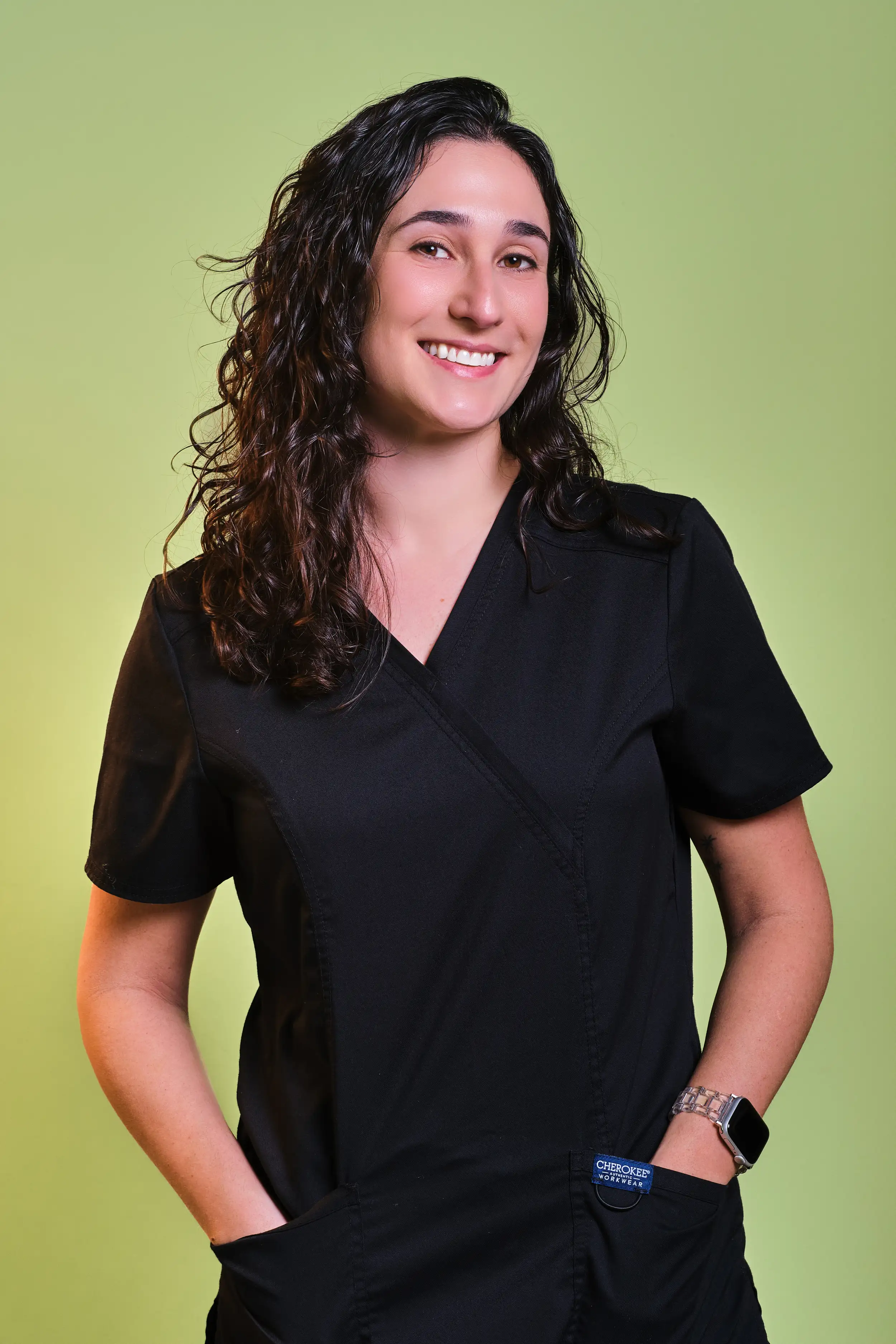 Retrato natural de profesional sanitaria sonriendo