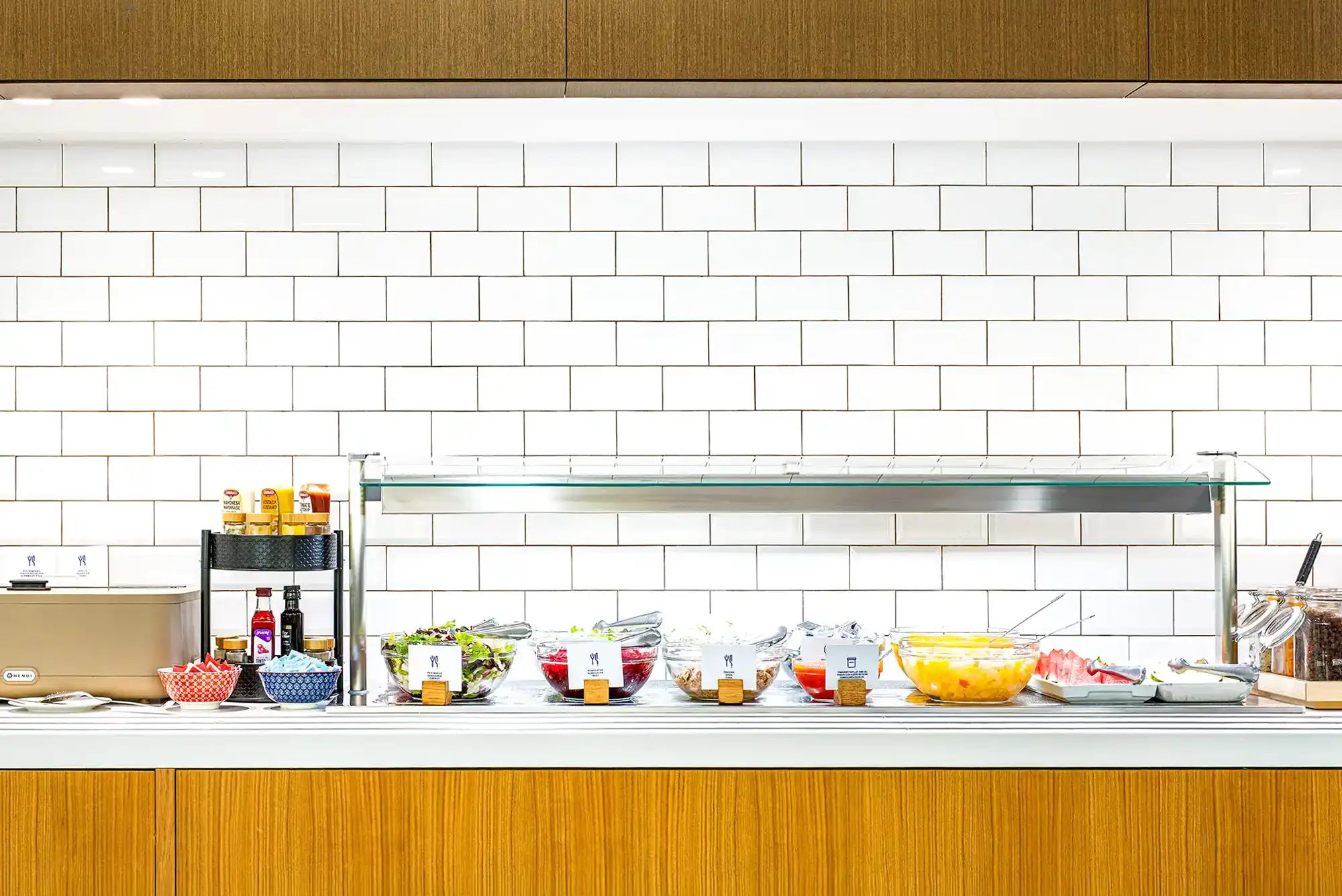 Primer plano de un buffet de desayuno