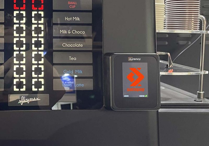 Aurency reader fitted to a self-service machine