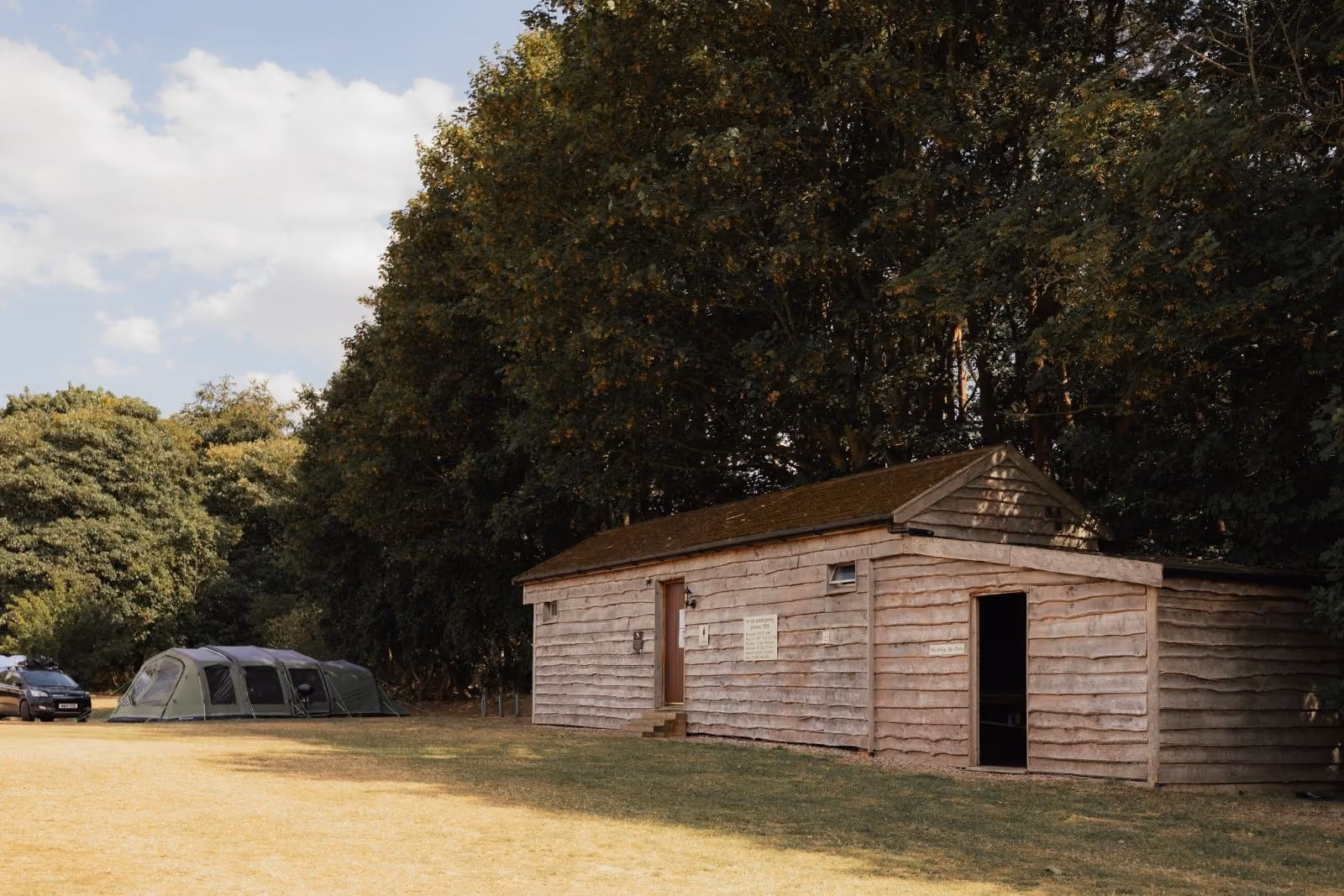 Muntjac Meadow shower, washing up and WC block