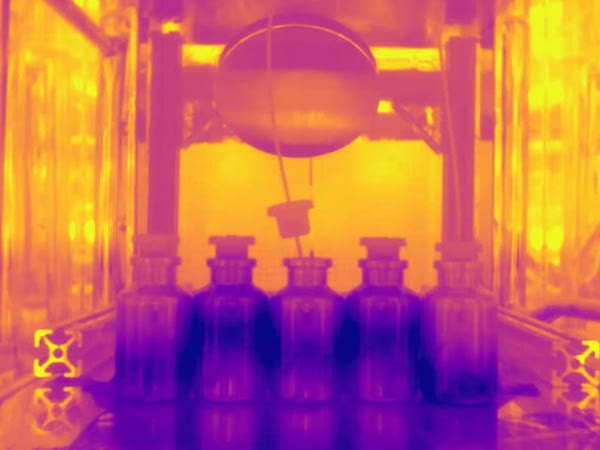 Thermal timelapse of five bottles during a cake lift event