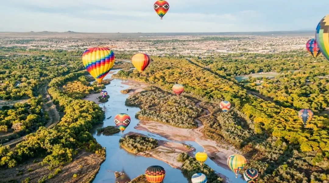 New Mexico landscape featuring hot air balloons over the Rio Grande in Albuquerque, showcasing the state’s iconic Balloon Fiesta.