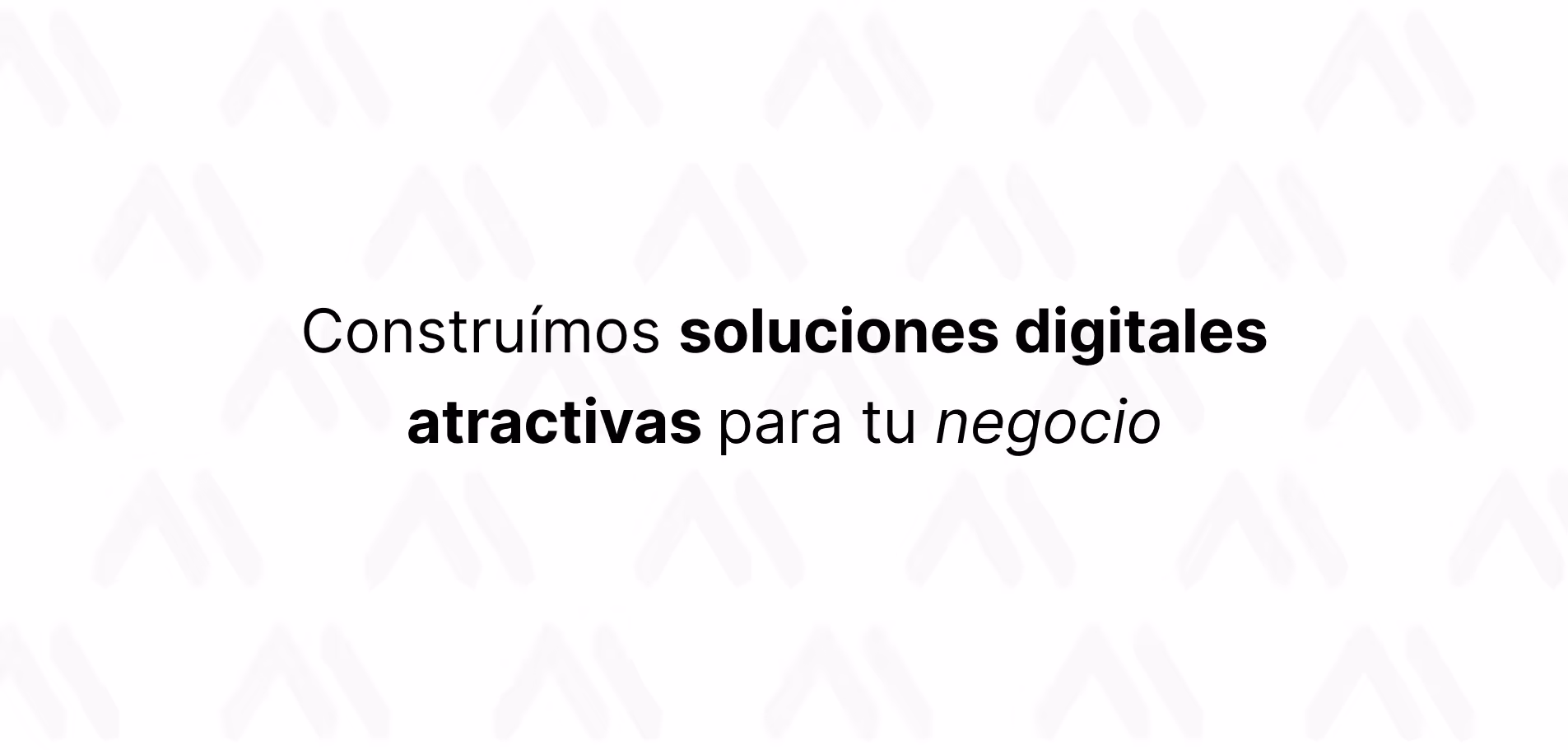 Text stating we build attractive digital solutions for your business in Spanish.