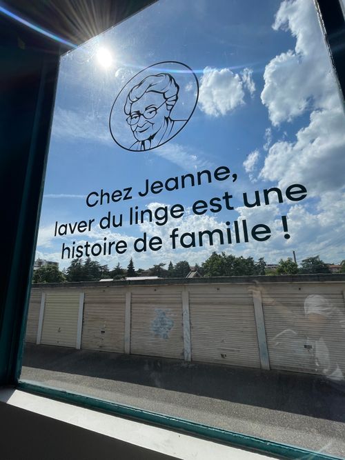 Photo Sticker Intérieur Chez Jeanne Tassin La Demi Lune