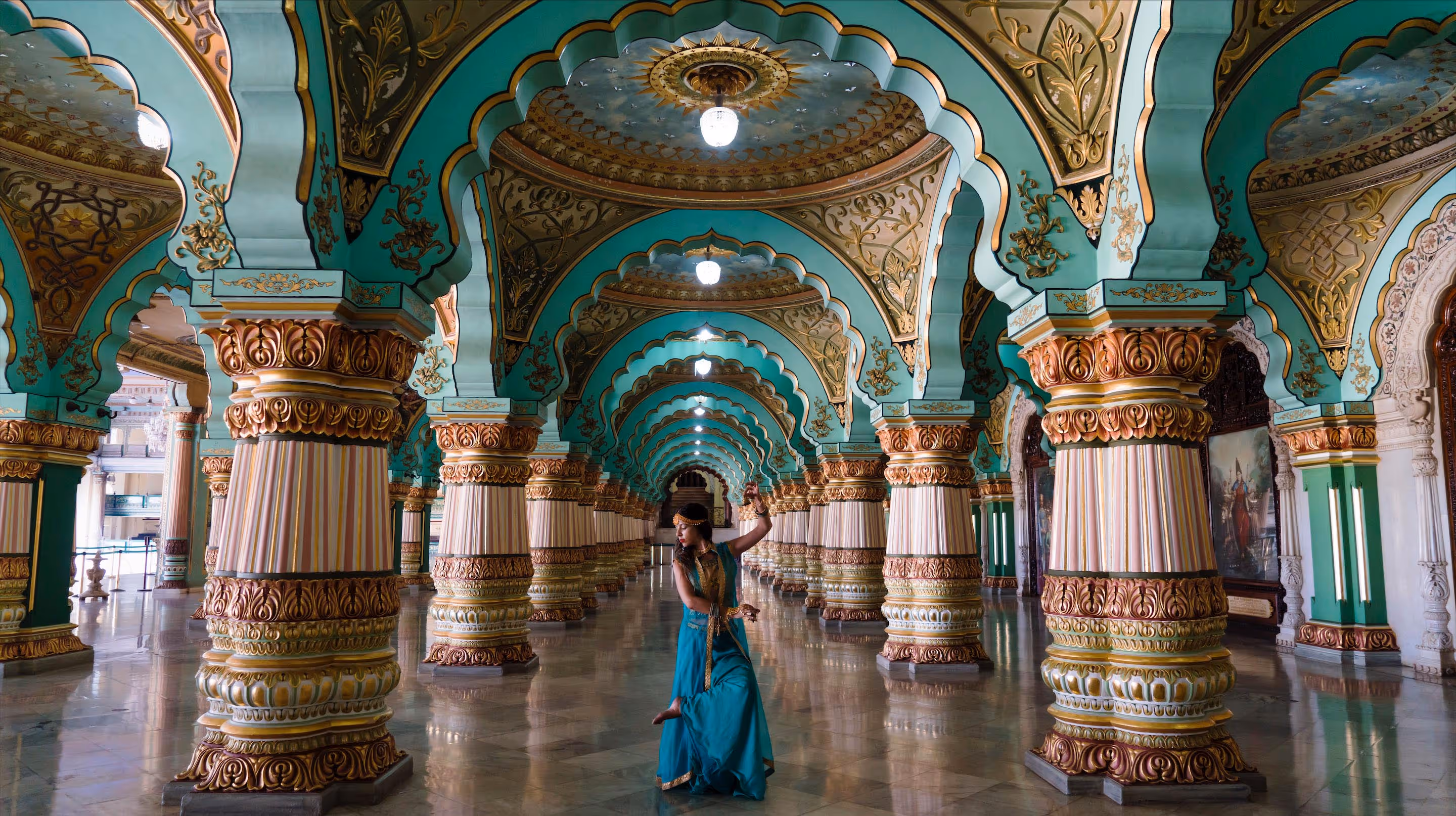 Self Portrait in Palace, Photography-Light Box, 160x120, 2018