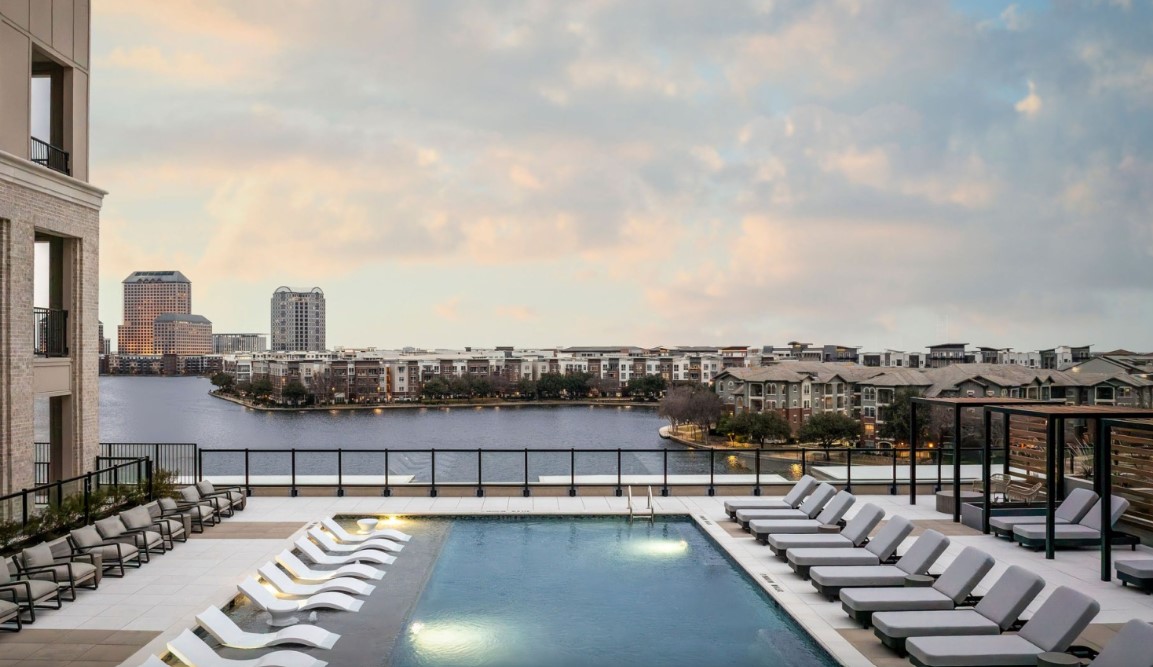 The Mustang in Las Colinas