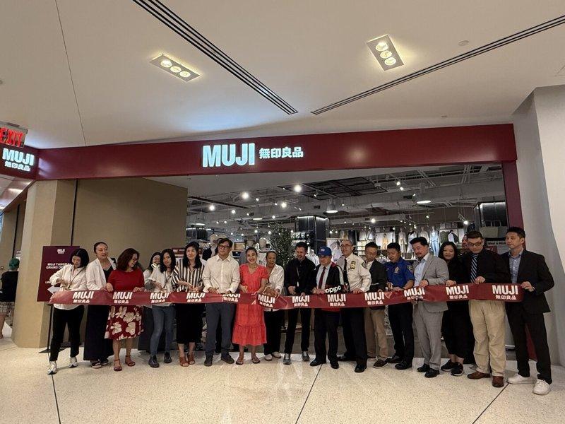 Japanese lifestyle brand MUJI opened its first Queens store on the 12th in Flushing's Sky Plaza...