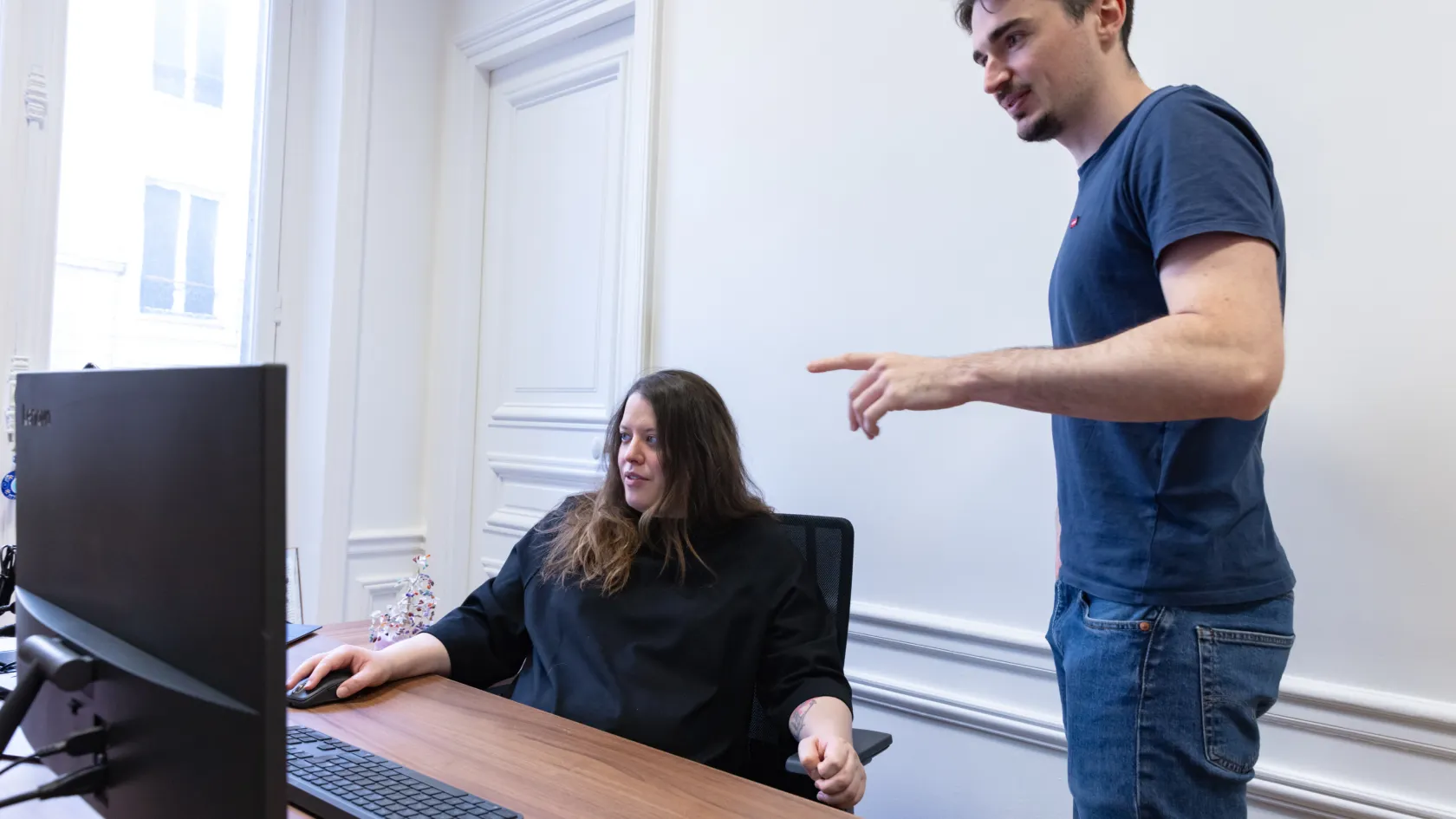 échange entre deux salariés du cabinet 451F lors d'un accompagnement gérant SARL