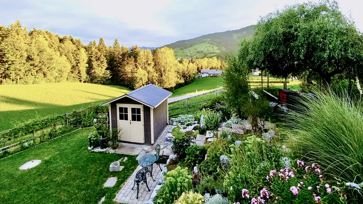 Foto: Eva Kathrein, Haralds Ferienhaus Langenegg, view over the garden