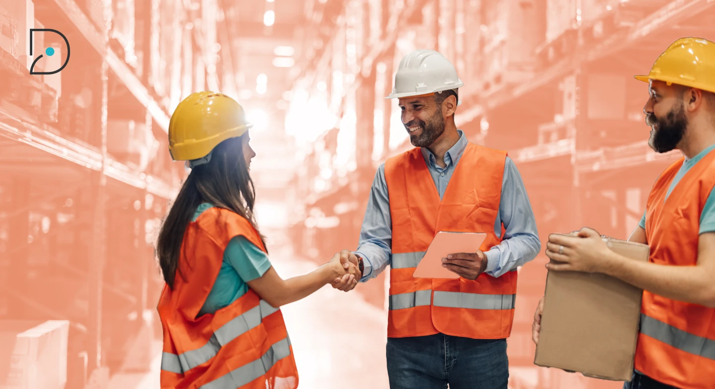 Visuel de 3 personnes se formant sur le terrain