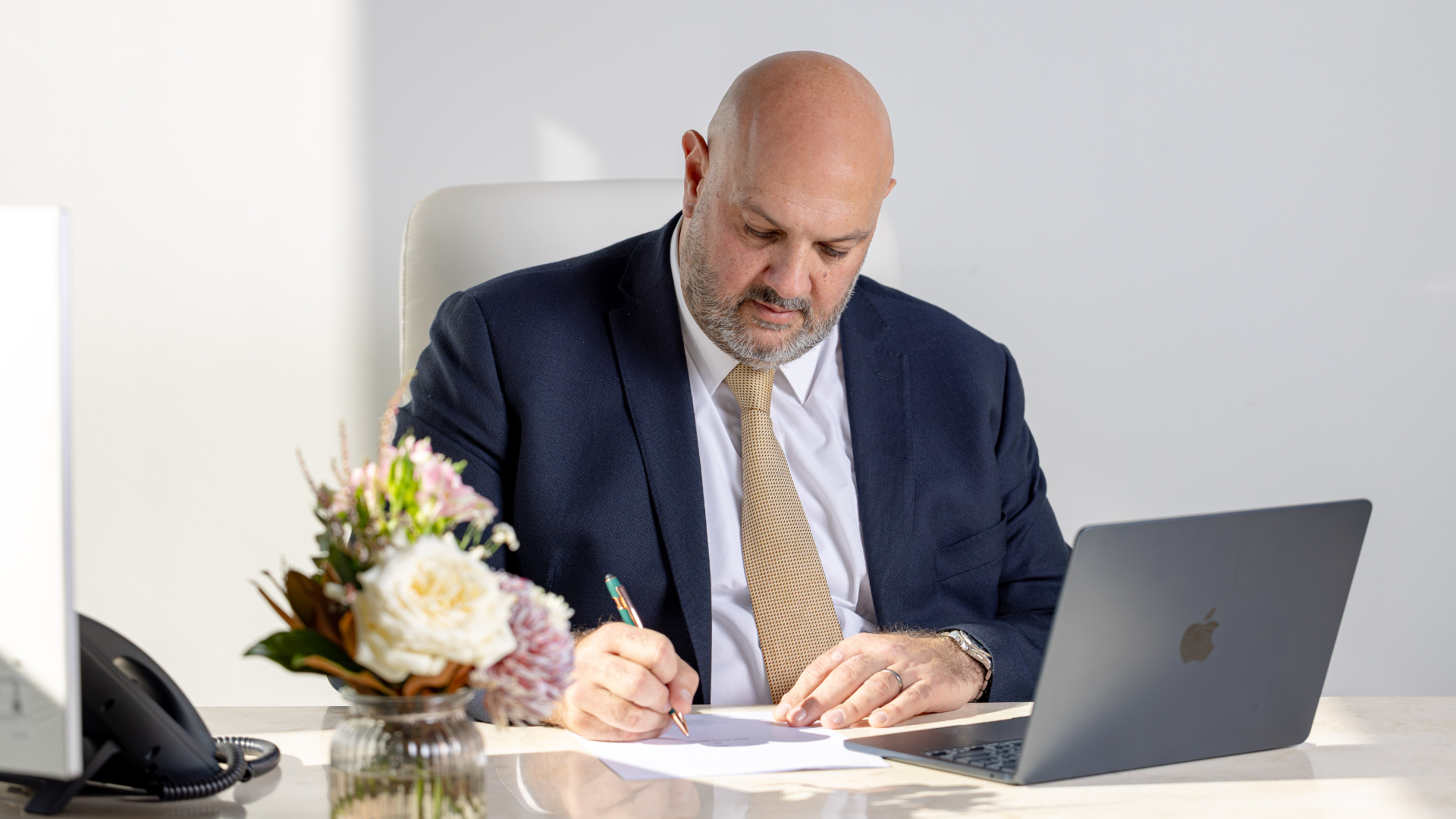 commercial litigation lawyer