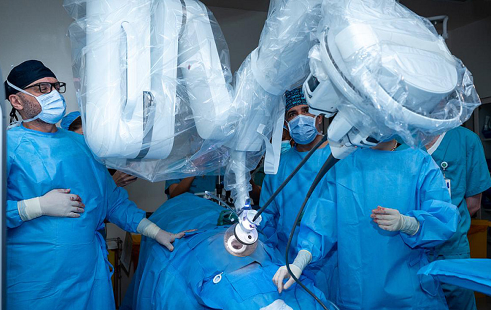Media coverage American Hospital Dubai performs the Middle East’s first da Vinci SP surgery