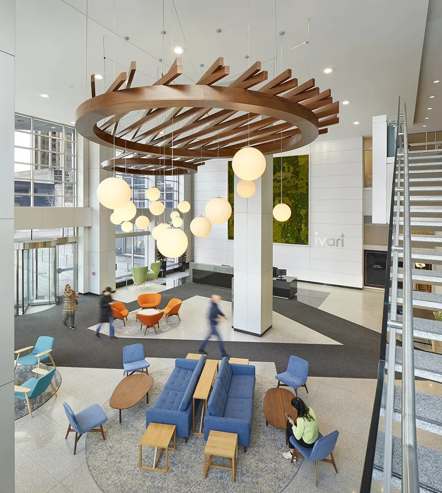 5000 Yonge Street, Lobby