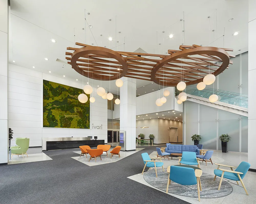 5000 Yonge Street, Lobby