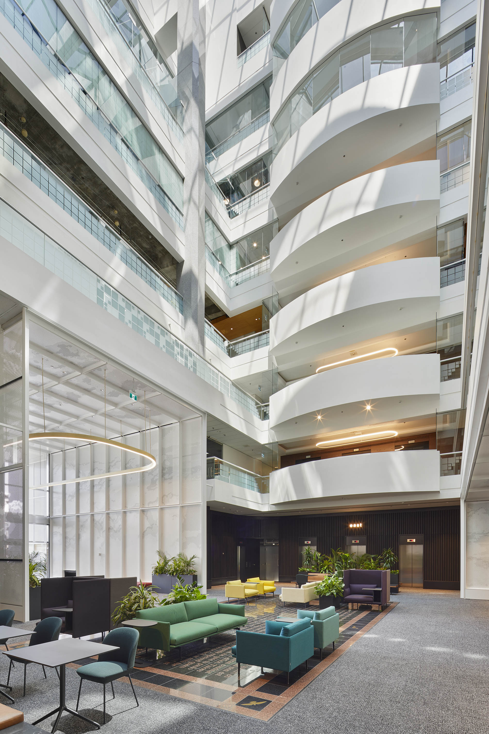 901 King W Lobby