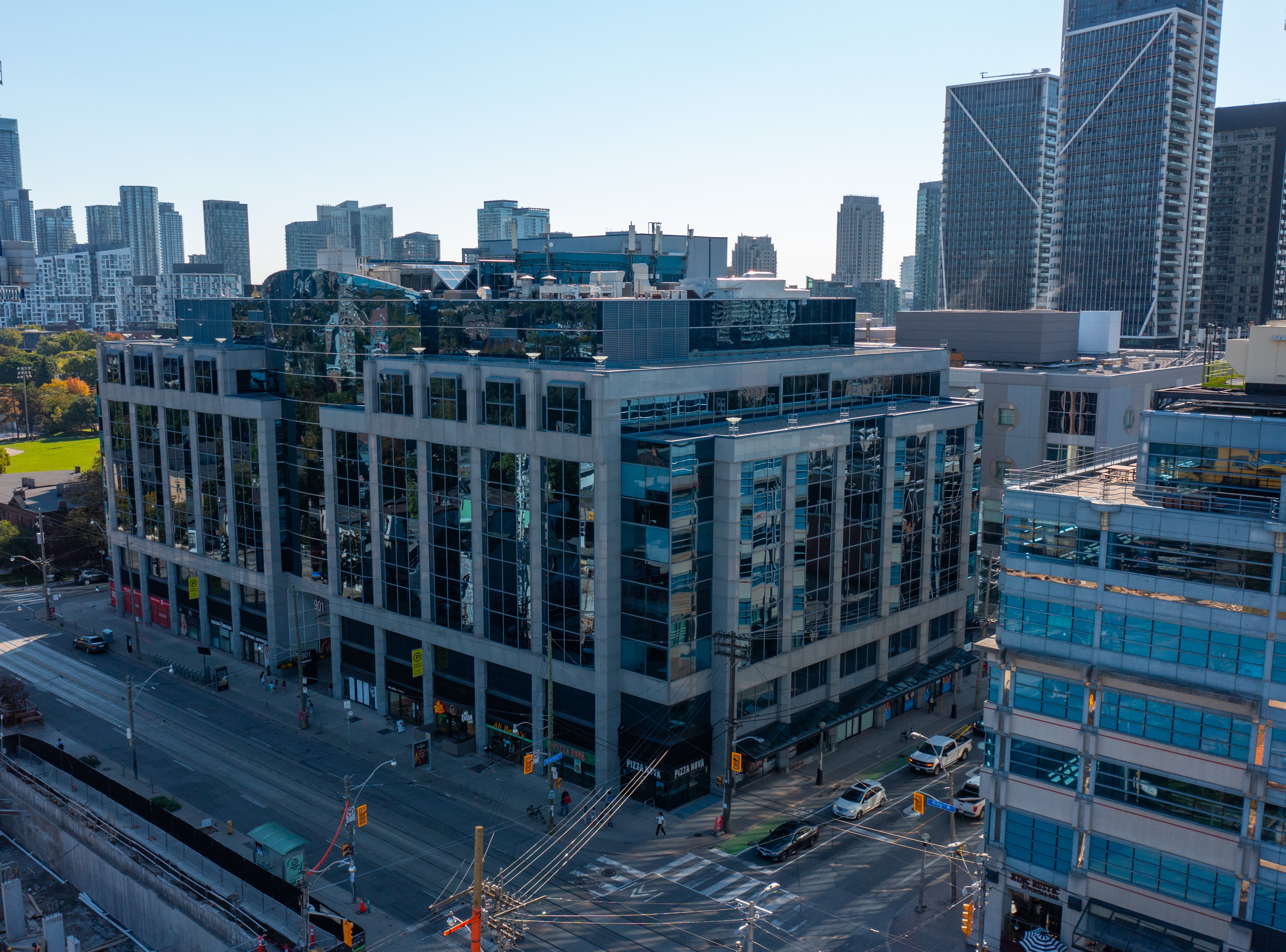 901 King W Exterior Building