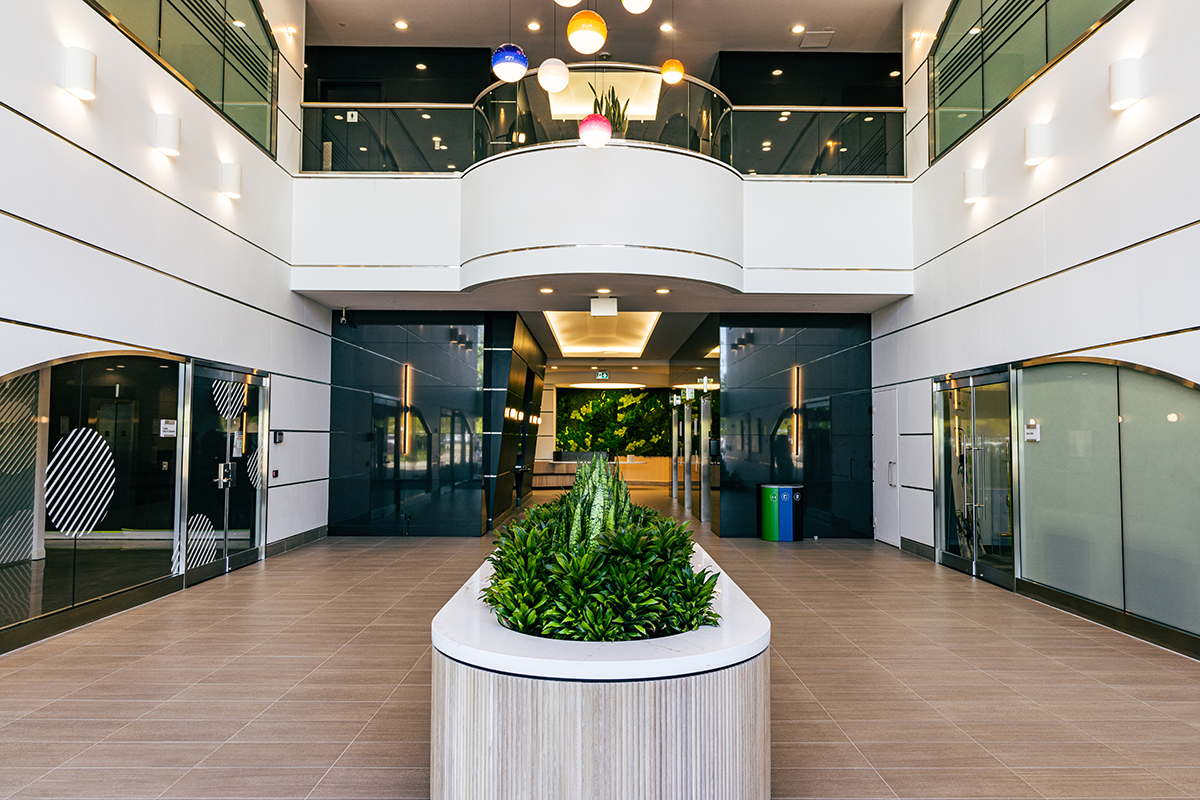 Building Entrance & Lobby