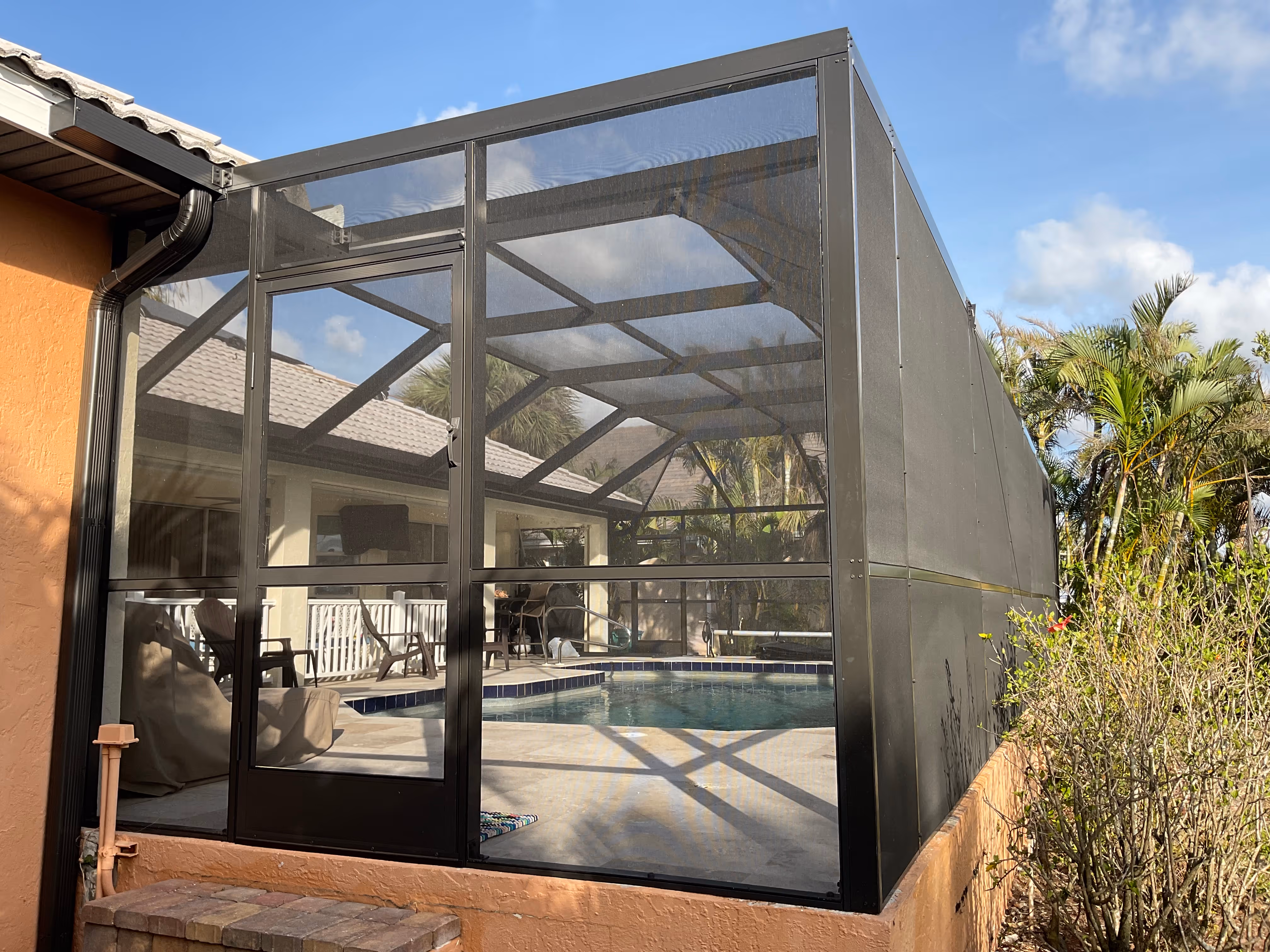 Pool screen cage with arched roof aluminum South Florida — AB Aluminum & Screens