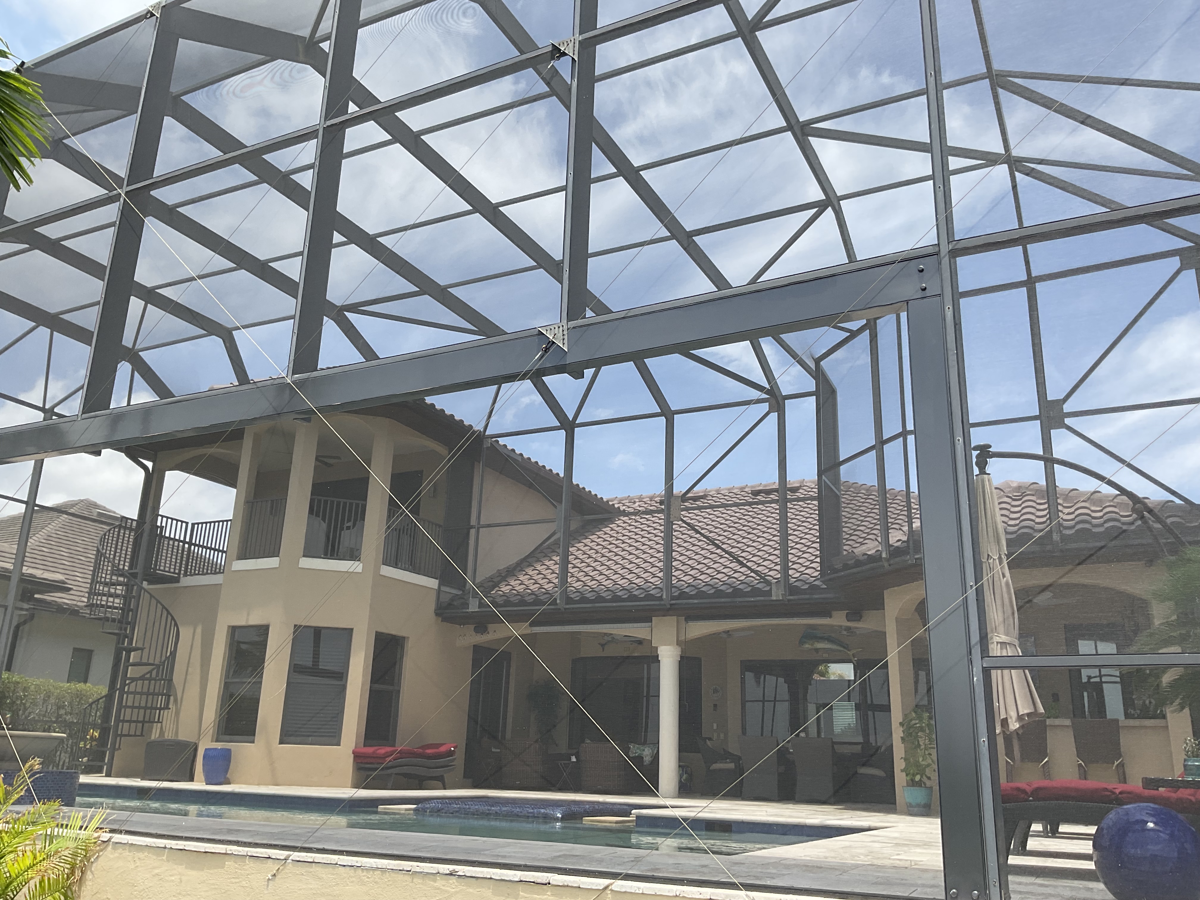 Aluminum pool enclosure with screened walls and roof Miami — AB Aluminum & Screens
