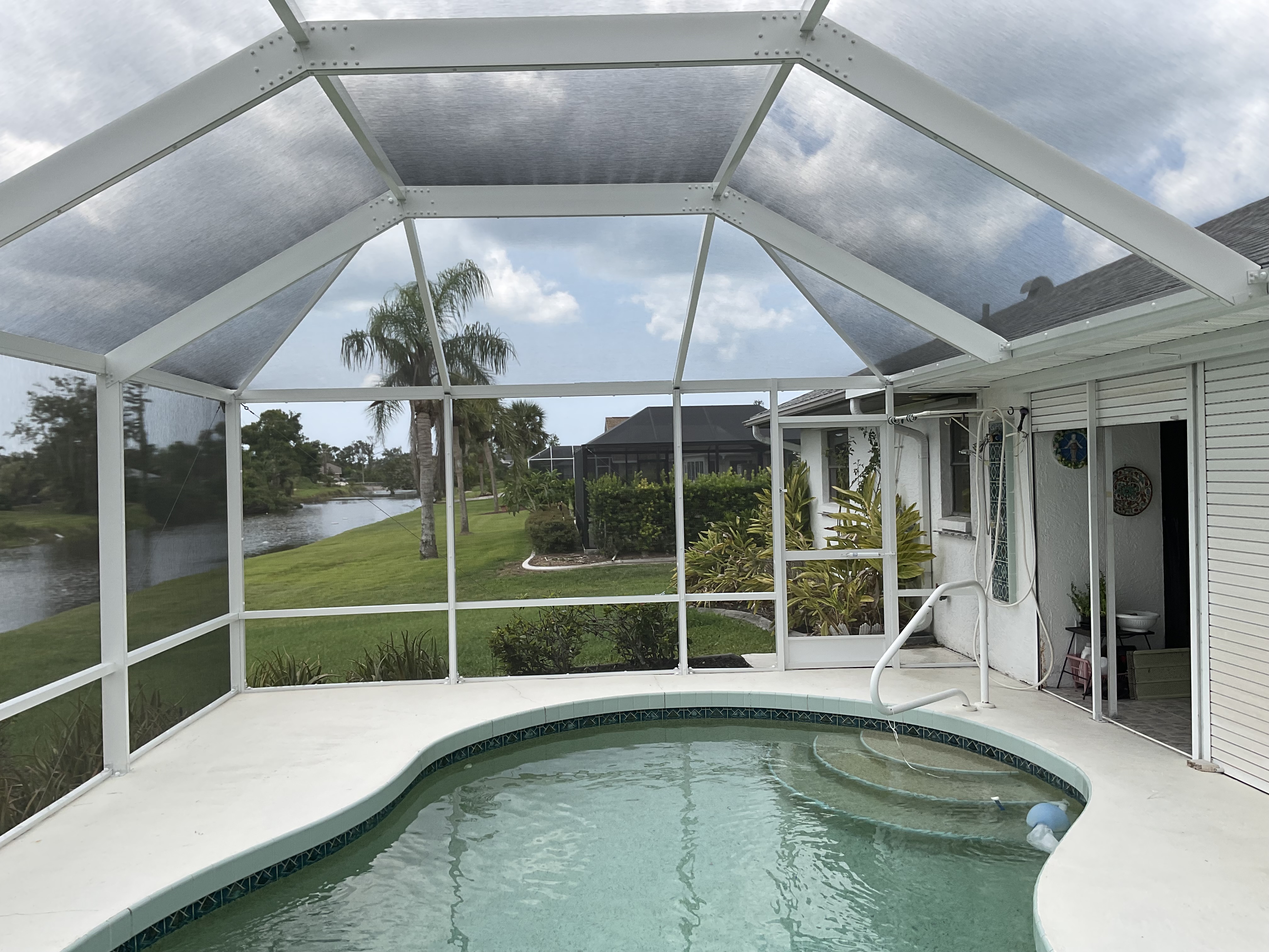 Large pool screen enclosure residential backyard South Florida — AB Aluminum & Screens