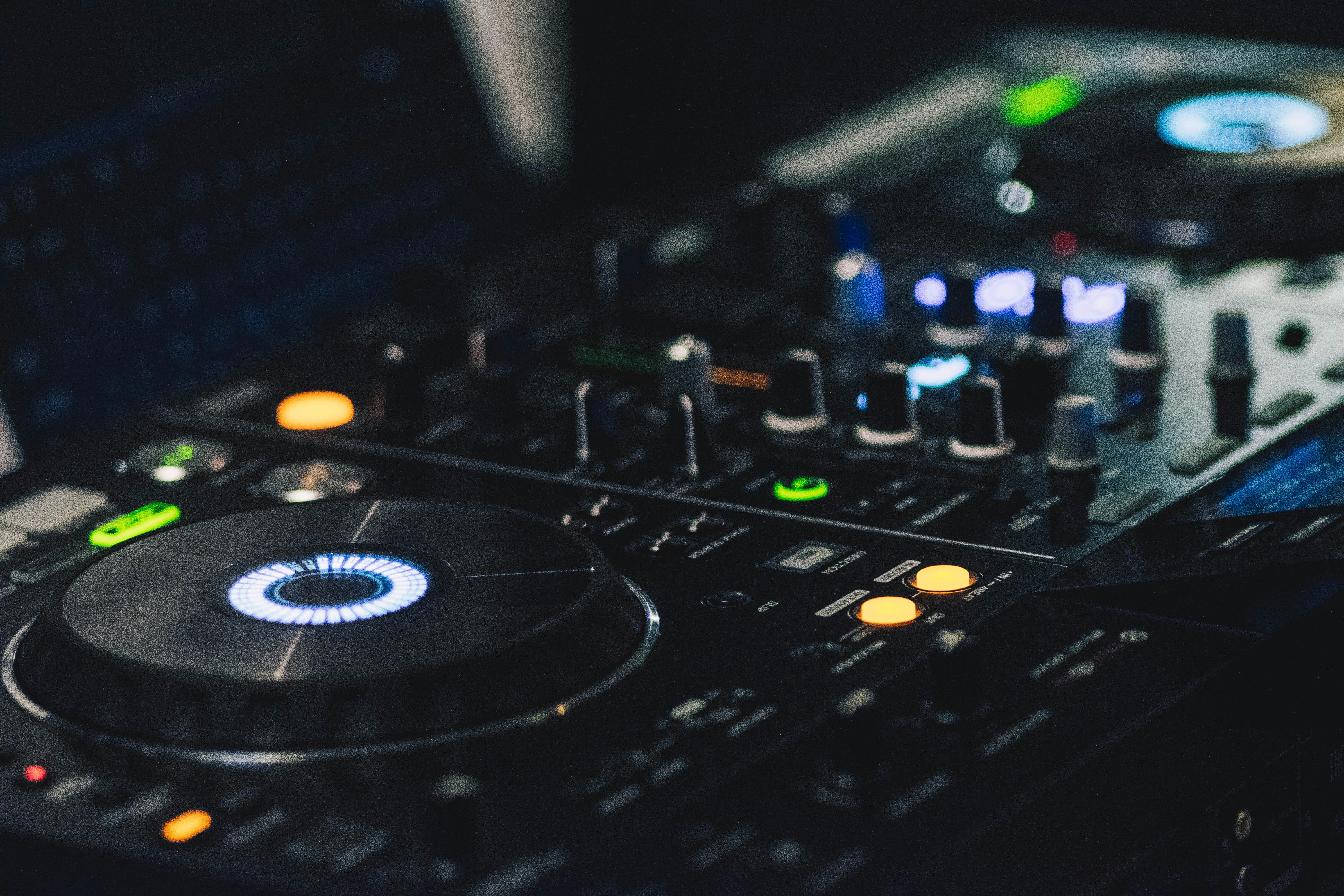 beat with bass