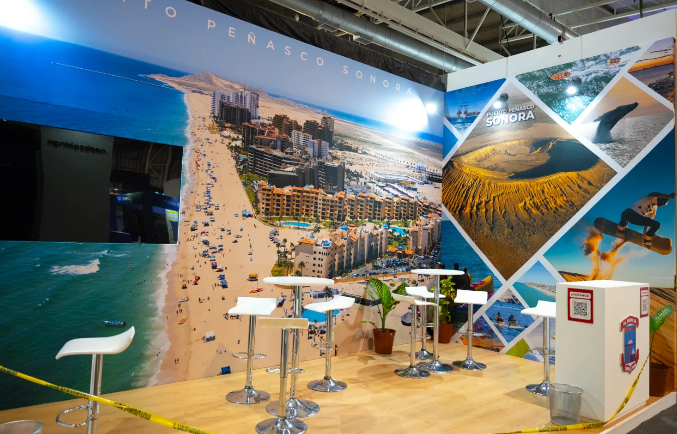 Stand de Puerto Peñasco en feria turística